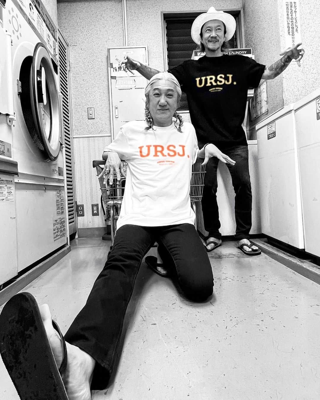 イマイアキノブのインスタグラム：「𐊙 【URASUJI.× GAVIAL コラボTシャツ】 ・color：white, black ・size：S, M, L, XL ・price：4,800 yen(tax in)  ◎GAVIAL正規取扱店および GAVIAL ONLINE SHOPでのお取り扱いはございません。 詳細・お問い合わせについてはURASUJI. @urasuji.base （Instagram) または marquee@pf7.so-net.ne.jpまで。  #urasuji. #gavial #gvls #gavialgarage #中村達也 @gavials_informer   ⁡model @imaiakinobu  @tatsuy_amigo   photo by @cat_rinu  ⁡」