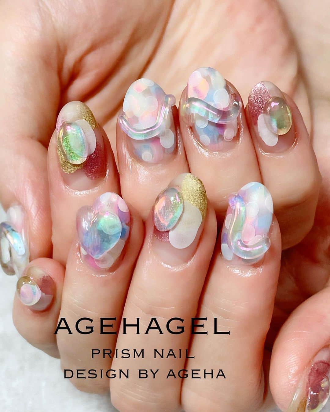 agehaのインスタグラム：「ベースカラー無しで作る #プリズムネイル   最近、このアートを たくさんやってまーす（笑）❤️ 人気です🥰  #agehagel  やり方は動画にあります^ ^ 参考になりますように！  今日も頑張りましょう^ ^  #今週は7月の新商品をアップしていきます！ #企画やイベント情報も #お見逃しなくー！^ ^」