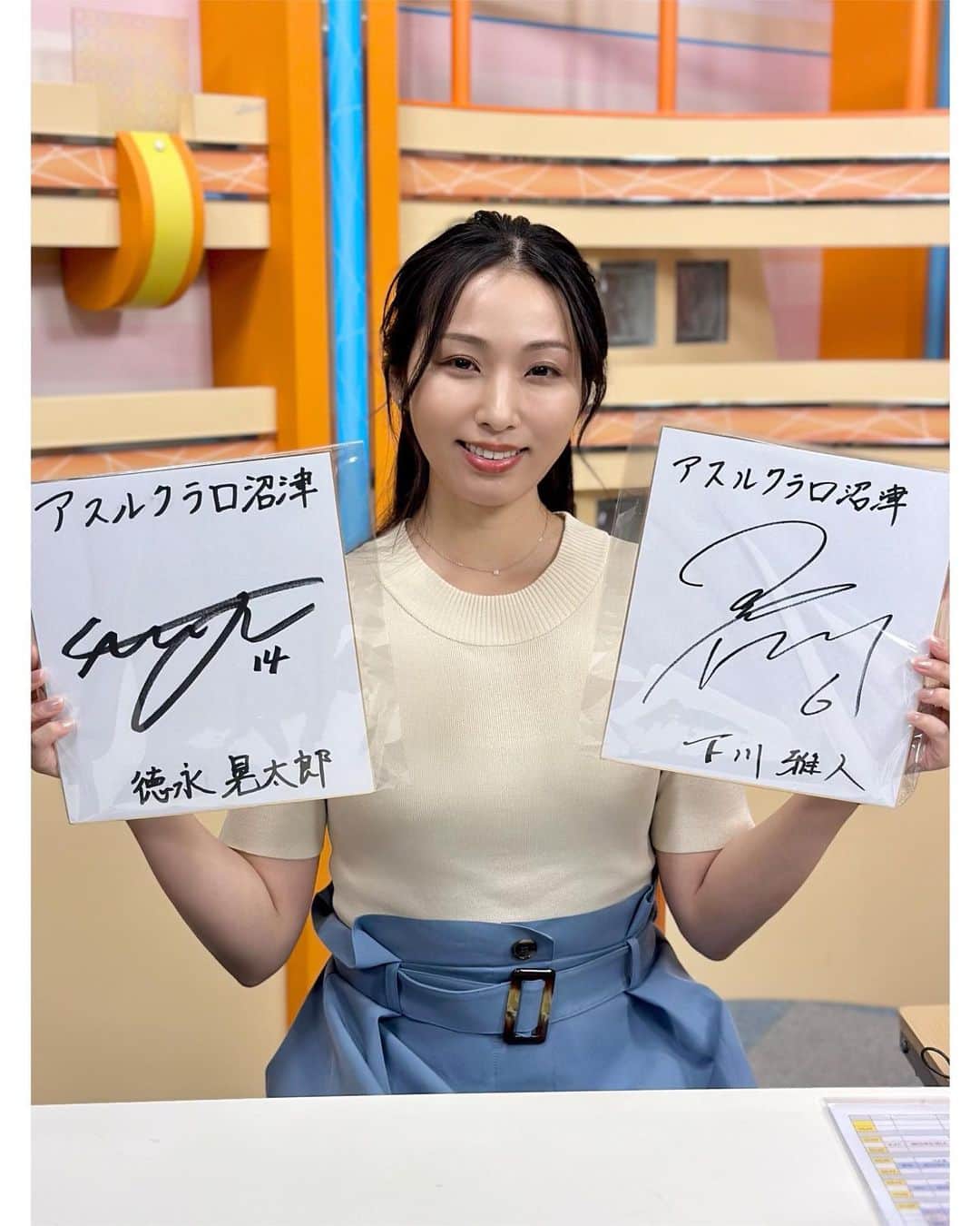のインスタグラム：「本日も生放送ありがとうございました📺🗻  今日のスポーツコーナーは2本！ ①【全力アスル】のコーナー⚽️ アスルクラロ沼津の徳永選手、下川選手のサイン色紙プレゼント🎁 詳しくはトコチャンワイドの再放送、もしくはHPをご確認ください🙌  ②アマチュアスポーツ&スポーツ少年団を紹介する【トコスポ】のコーナー⭐️ 今日は三島のドッチボールチームです☺︎  静岡県高校野球連盟からのお知らせ⚾️ 7/8(土)の静岡県大会で始球式を務める小学生を募集中！各会場4人です！ 〆切は今週水曜までにハガキ必着📮 ※詳しくは、静岡県高校野球連盟のHPをご覧ください🙌 #司会 #mc #モデル #model #リポーター #ナレーター #reporter #ナレーション #スポーツmc  #イベント #イベントmc #神戸麻衣 #静岡 #沼津」