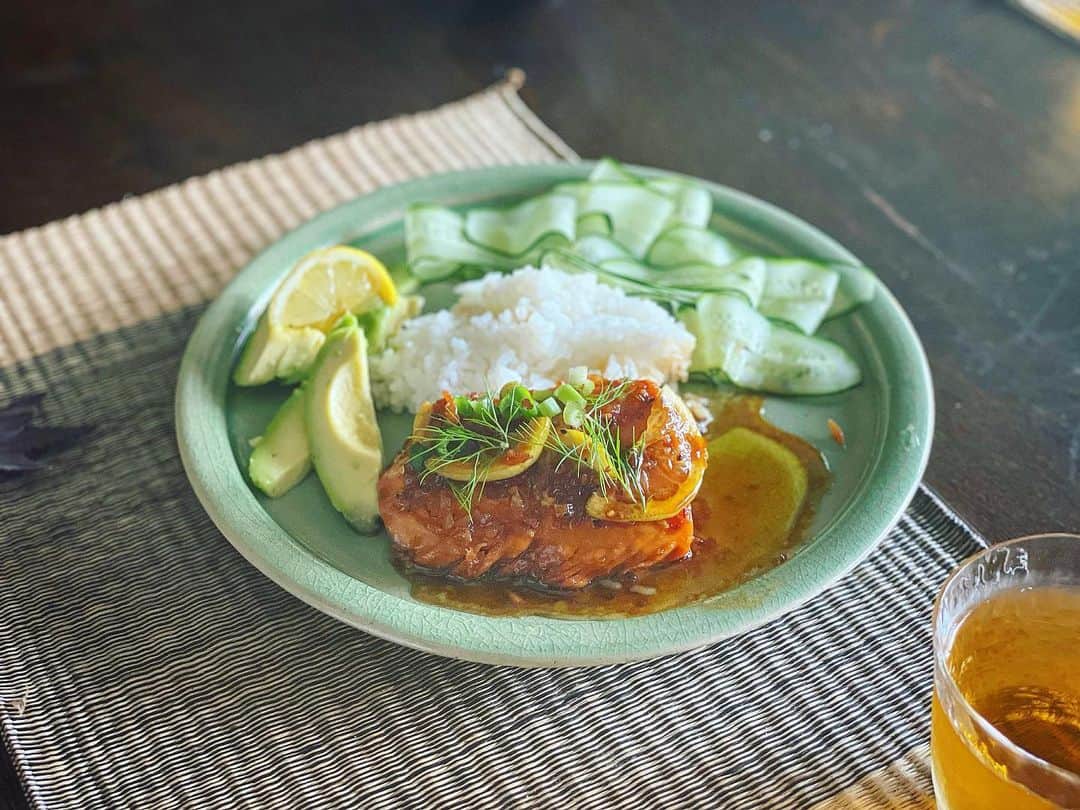 桐島かれんのインスタグラム：「娘達が作ってくれた、照り焼きサーモンのワンプレートランチ。」