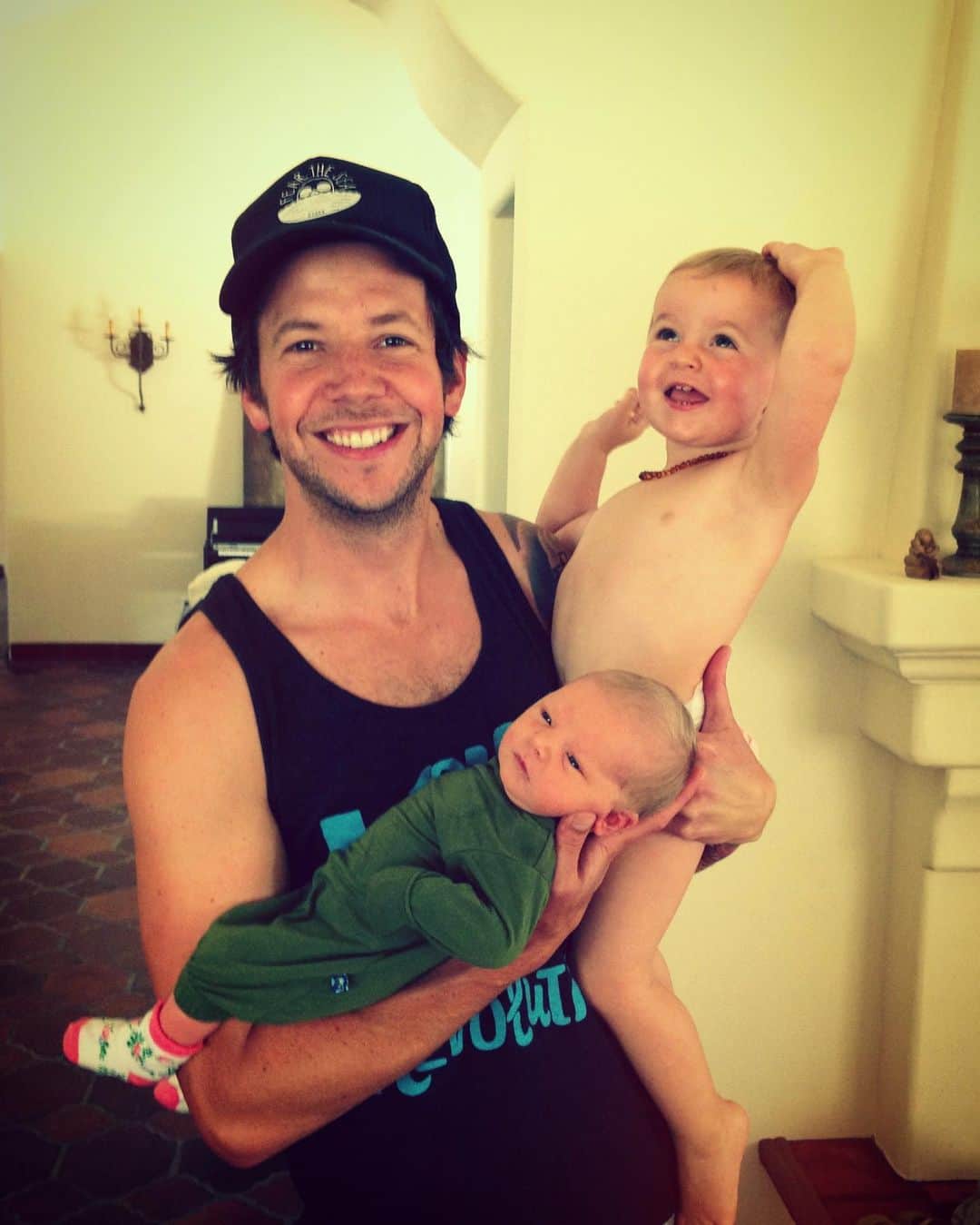 のインスタグラム：「Most important job I ever landed: Being your Dad.   Happy Father’s Day to all you dads out there.」