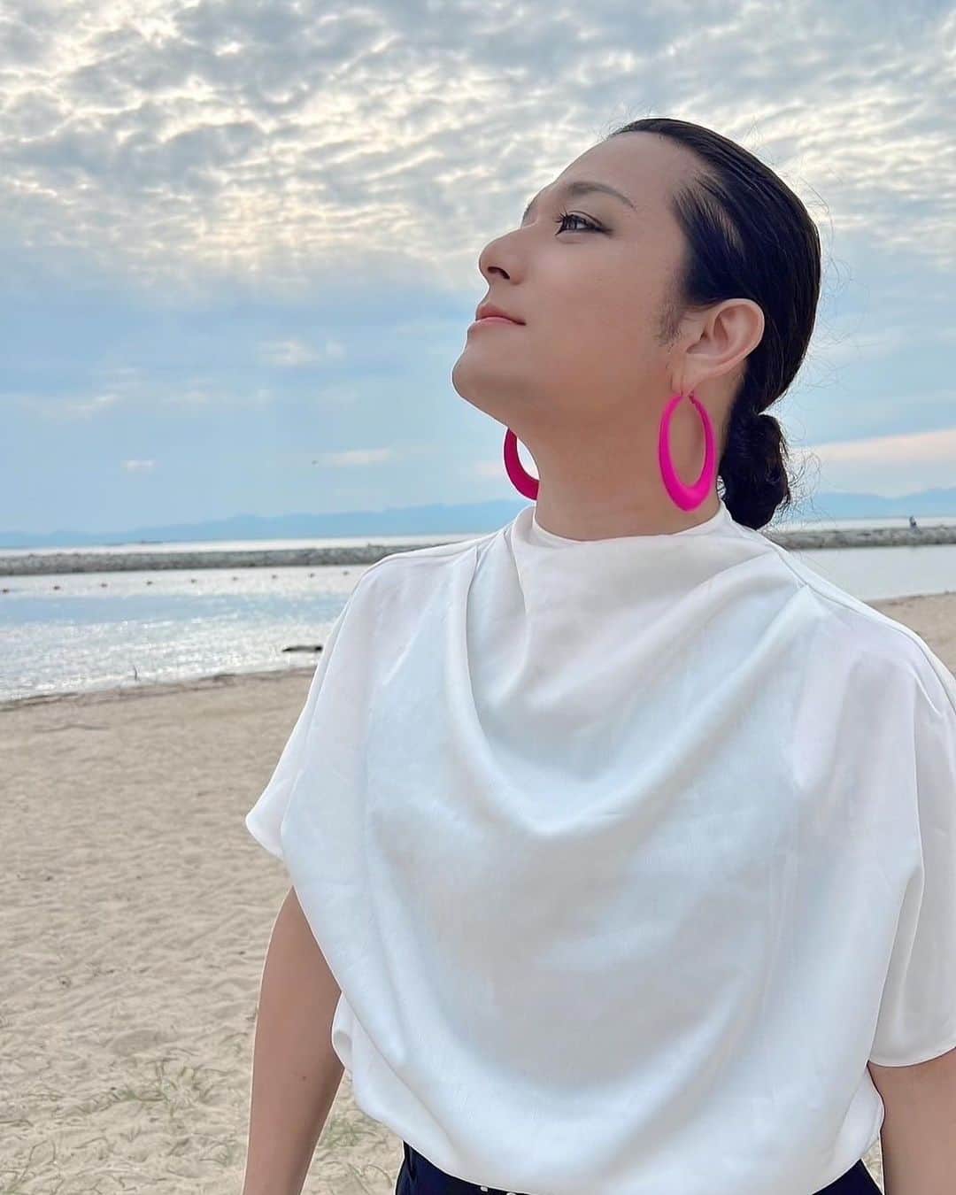 のインスタグラム：「夏が近づいて来ました☀️  今年の夏はツアー！ ENVii GABRIELLA LIVE TOUR 2023「ENGABASIC」一色❣️  来るでしょ💋？  #ENViiGABRIELLA #HIDEKiSM #エンガブ  #ヒデキズム #ENGA部 #エンガ部」