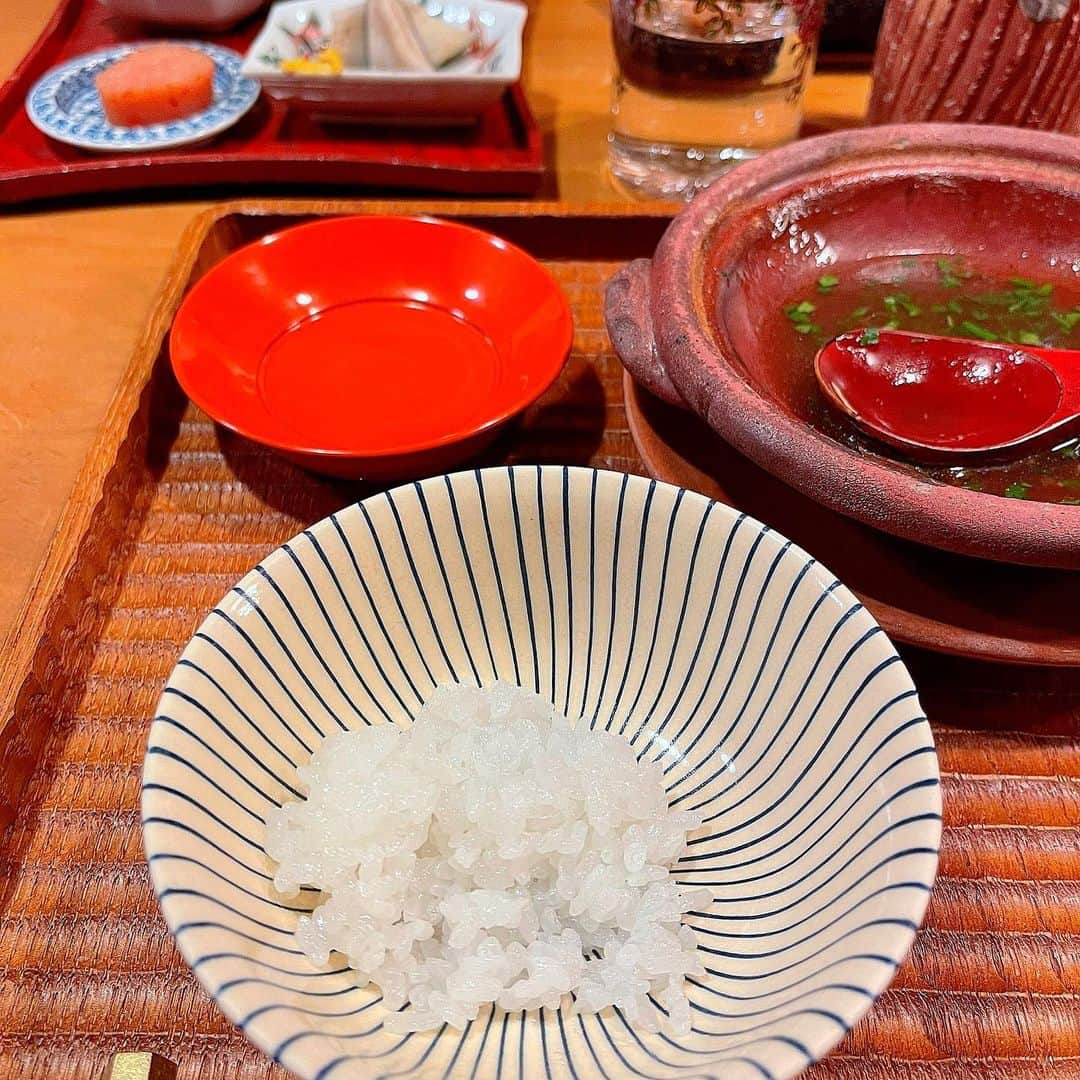 百合華さんのインスタグラム写真 - (百合華Instagram)「京都祇園にある超予約困難なミシュラン二つ星の和食割烹『祇園 大渡』にてお祝いディナータイム②🎶  #お祝いディナーはコース料理   旬食材をふんだんに使用した贅沢な逸品料理が次から次へと御登場✨✨✨  #旬の食材には今必要な栄養素が豊富   いつも素敵な笑顔ととっても美味しいお料理の数々でおもてなししてくださる大将からのウインクが可愛い愉しいひとときを誠にありがとうございました😘  #美味しいお料理と楽しい会話   #大将の優しい笑顔もご馳走さまでした   デザートタイムには自家製の和菓子と共に目の前でお茶を点ててくださり大変美味しゅう御座いました❤️  #日本の伝統文化は素晴らしい   この度大将から頂戴いたしました感動のお誕生日サプライズは次回UPいたします💋  #お誕生日サプライズありがとうございました   #japan #日本 #kyoto  #京都 #祇園街 #京都祇園 #祇園ディナー #michelin2stars  #ミシュラン二つ星  #日本料理の名店  #職人魂に感動  #生命のエネルギー #至極の逸品シリーズ  #食を通じて笑顔をつなぐ  #おもてなしの心を学ぶ  #職人技が素晴らしい  #大将の笑顔が素敵  #鍛錬の贈り物 #日本の伝統  #美食 #美食家」6月19日 13時55分 - yurika.lovelily