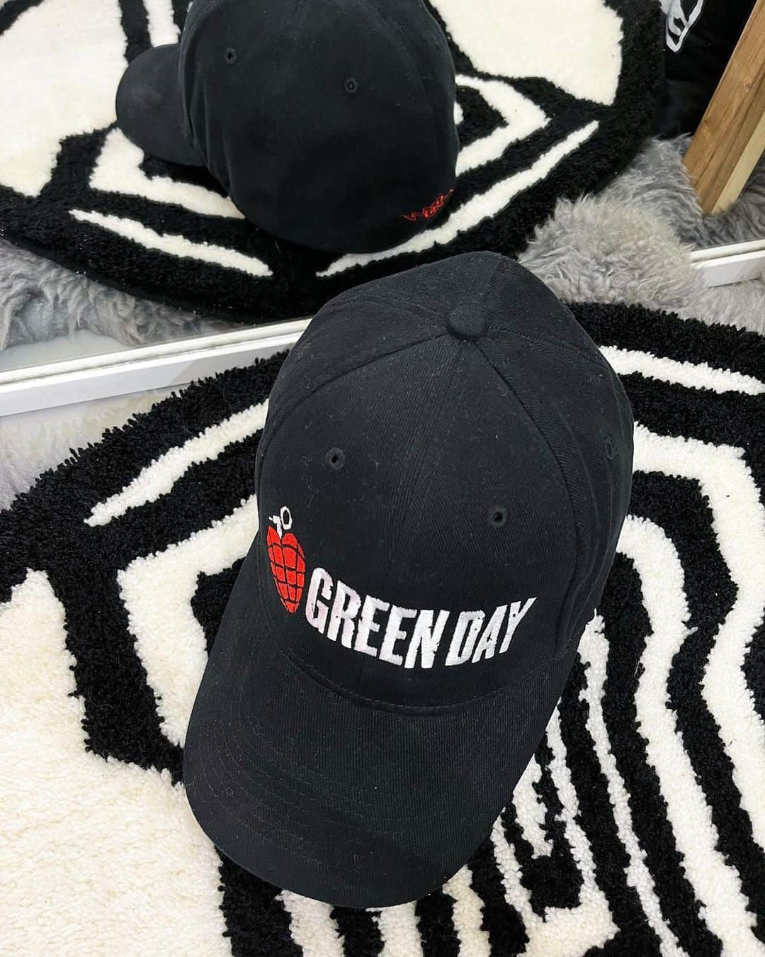 ジャムルのインスタグラム：「OPEN UNTIL 7:00PM . 2006 GREEN DAY CAP ¥6200+tax(6820) . #お問い合わせはお電話で承ります #jammru #osaka  #fashion  #streetstyle  #streetfashion  #vtg  #vintage  #used  #usedclothing  #古着 #古着屋 #ファッション #70s #80s #90s」