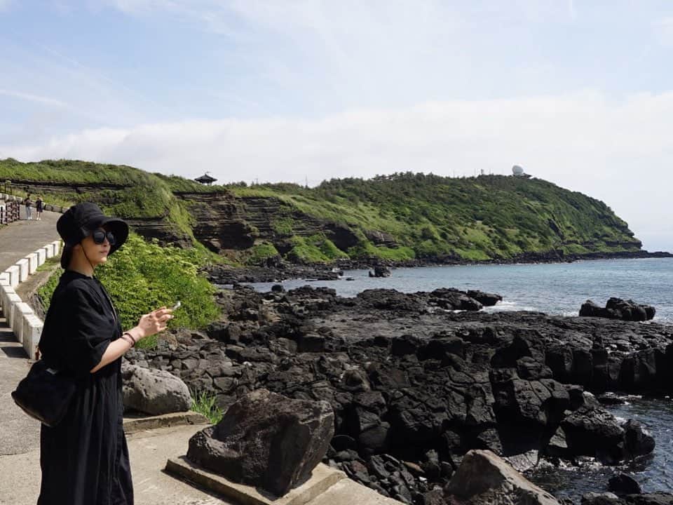 キム・ソナさんのインスタグラム写真 - (キム・ソナInstagram)「☀️☀️ 제주에 머물던중 제일 더웠던날...  그래도 행복했다❣️」6月19日 14時08分 - kimsuna_official