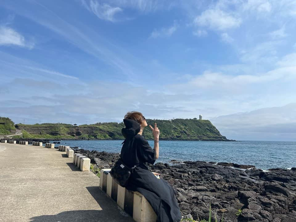 キム・ソナのインスタグラム：「☀️☀️ 제주에 머물던중 제일 더웠던날...  그래도 행복했다❣️」