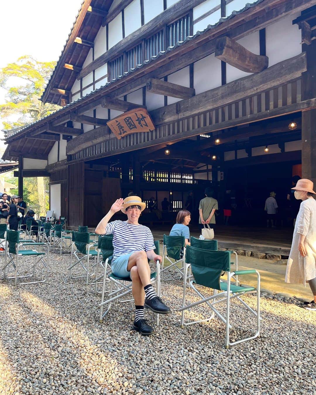 カジヒデキさんのインスタグラム写真 - (カジヒデキInstagram)「昨日は岐阜県各務原市の有形文化財・村国座で行われた『OUR FAVORITE THINGS』でライブをしました！1877年に完成した庶民の歌舞伎座(芝居小屋)は本当に素晴らしく、最高に気持ち良いお天気の中、楽しいライブになりました✨❄️共演の柴田聡子さんやShin Sugawaraくんのライブも、Halfby高橋くんのDJも最高でした✨ YANGGAOさんのカレーもガブリエルキッチンさんのタコスも美味しかった🔥そして廣瀬さんを始め優しいスタッフの皆さんのお陰で気持ち良い時間を過ごせました。感謝です。  見に来て下さった皆さん、本当にありがとうございました！それぞれの方の思いが伝わってきて胸が熱くなりました✨またこの場所に戻って来られたらと思います！またお会い出来る日を楽しみにしています🌈  #ourfavoritethings #村国座 #岐阜県  #かかみがはら未来文化財団  #カジヒデキ #柴田聡子 #サモエド  #halfby」6月19日 14時34分 - hideki_kaji