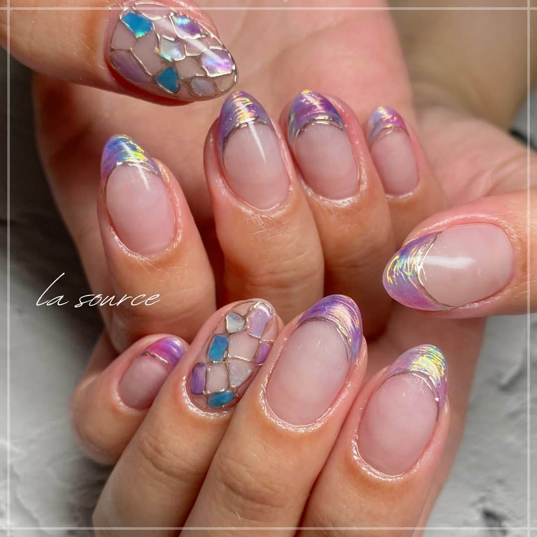 Mihoのインスタグラム：「.  .  #リトルマーメイド #マーメイドネイル   @la.source_nail  .  ◆住所 〒650-0011 兵庫県神戸市中央区下山手通2丁目12-7 ダイキホームビル2階　203 ◆電話番号 078-600-2382  https://nailbook.jp/salon/20720   .  #三宮フィルイン  #フィルイン #神戸#美甲#美甲設計  #ニュアンスネイル #神戸ネイル #神戸ネイルサロン #三宮ネイルサロン #元町ネイルサロン #トアロード　#三宮　#nail #nailart」