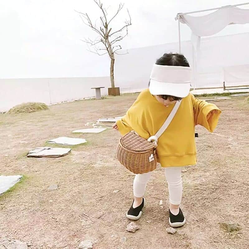 子供服のbig foRE:stさんのインスタグラム写真 - (子供服のbig foRE:stInstagram)「・  2wayかごバッグ【A072】  ナチュラルでかわいいおしゃれなかごバッグ♡ ̖́-  付属のひものアレンジでショルダーバッグとしても リュックとしても使えるので その日の気分やコーデに合わせて楽しめます😉*ﾟ  また、使わないときは雑貨として 造花やぬいぐるみを入れても可愛いです🧸ʾʾ  #赤ちゃんのいる生活 #むすこーで #新米ママ #ベビスタグラム #男の子ベビー #女の子ベビー#女の子ママ #男の子ママ #子供のいる暮らし#子ども服通販 #子供服セレクトショップ #インポート子ども服 #海外子ども服 #プチプラ #プチプラ子ども服 #韓国子ども服 #バースデイ購入品 #西松屋購入品 #しまむら購入品 #  #リンクコーデ #かごバッグ #ピクニック #おしゃピク」6月19日 14時43分 - olpemi_