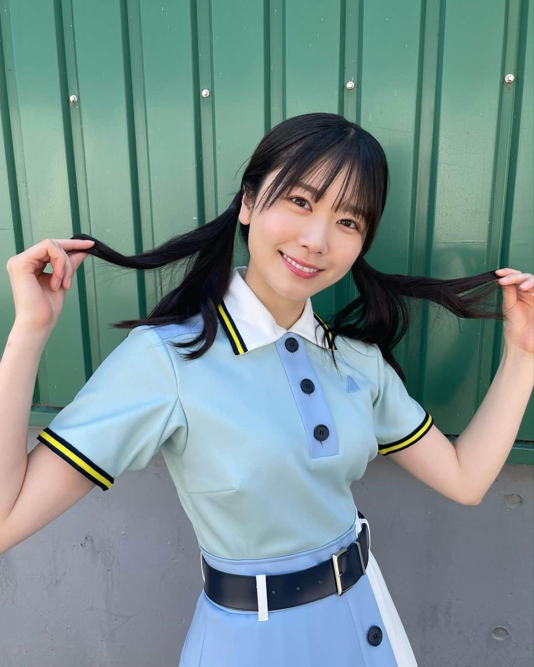 丹生明里さんのインスタグラム写真 - (丹生明里Instagram)「日向坂46の10枚目シングルが7月26日(水)に発売されます☀️  そしてソロアーティスト写真が公開されました🥰 今回は久しぶりにツインテールにしました〜✌️  夏を感じられる衣装ですき！  #日向坂46 #丹生ちゃん #nibugram #お久しぶりの投稿です」6月19日 14時49分 - nibuchan_akari