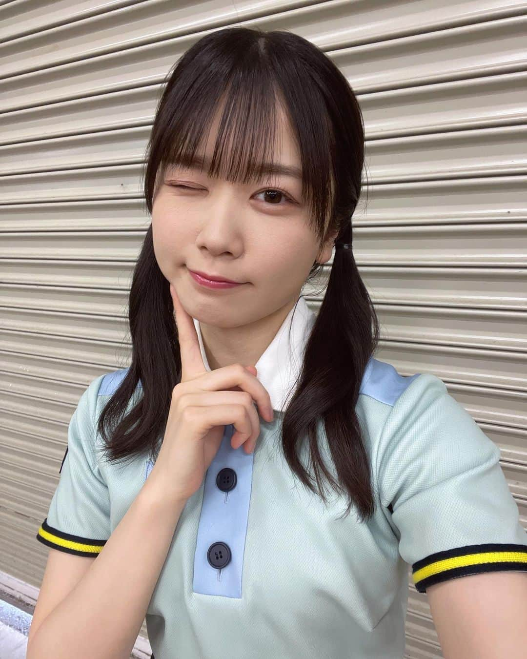 丹生明里さんのインスタグラム写真 - (丹生明里Instagram)「日向坂46の10枚目シングルが7月26日(水)に発売されます☀️  そしてソロアーティスト写真が公開されました🥰 今回は久しぶりにツインテールにしました〜✌️  夏を感じられる衣装ですき！  #日向坂46 #丹生ちゃん #nibugram #お久しぶりの投稿です」6月19日 14時49分 - nibuchan_akari