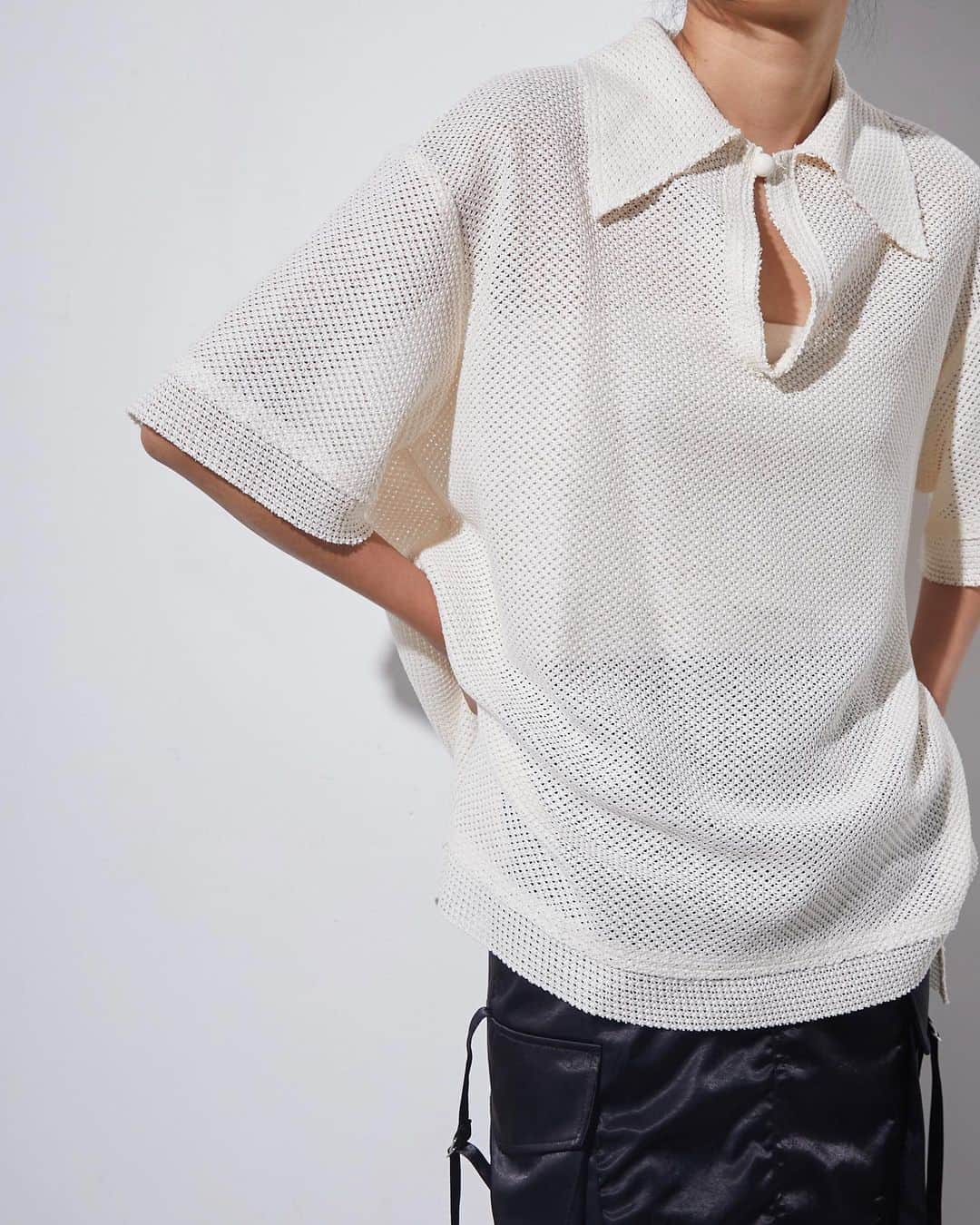 ルシェルブルーさんのインスタグラム写真 - (ルシェルブルーInstagram)「New Arrival >>>IN STORE NOW . . ☑︎ Layerd Mesh Polo Shirt ¥20,000+tax (Color: Black, White)  ☑︎ Cargo Maxi Skirt ¥27,000+tax (Color: Black, White)  #lecielbleu #ルシェルブルー　#aw23 #fashion  #styling #mesh #poloshirt #cargo #maxiskirt」6月19日 15時00分 - lecielbleu_official