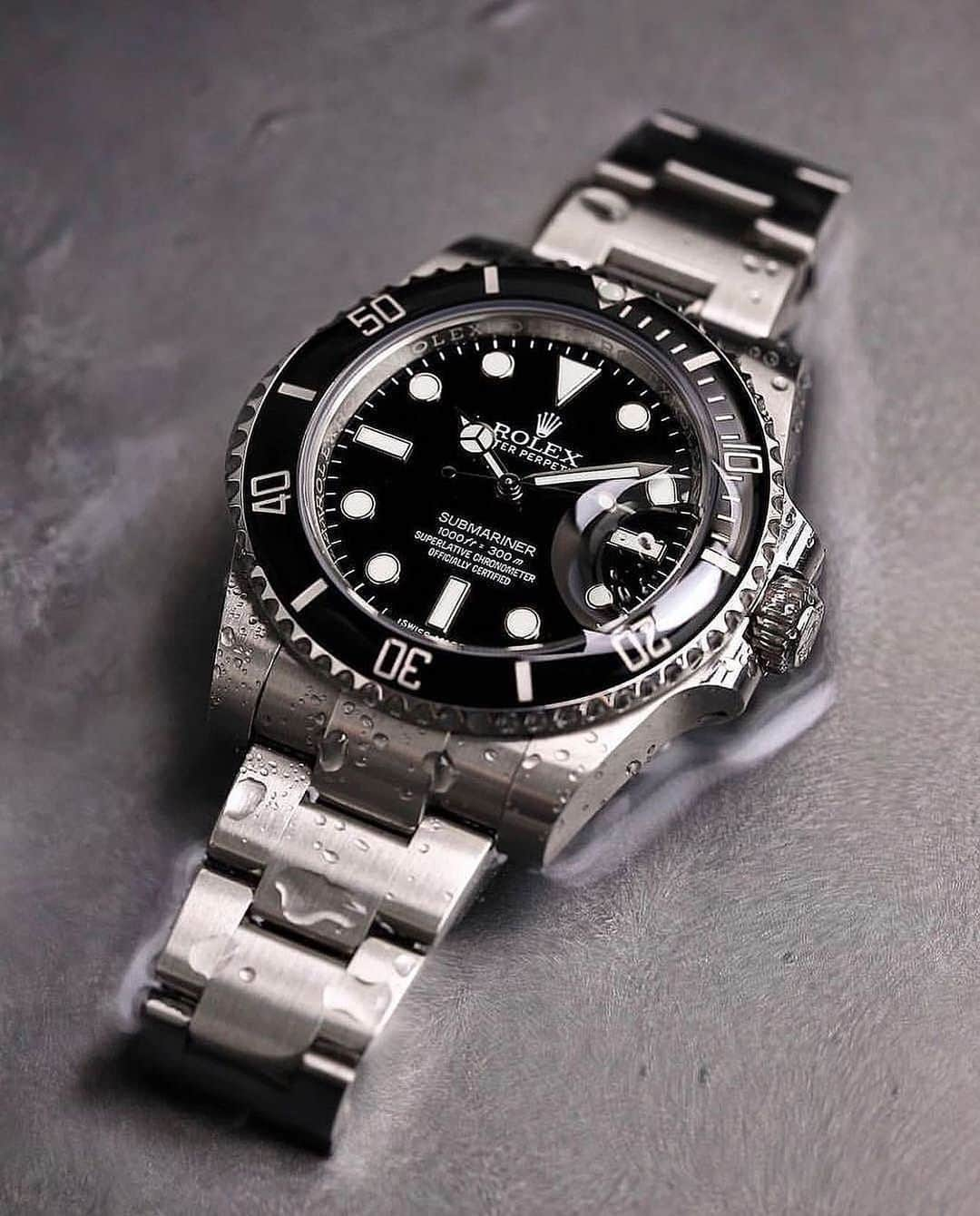 Daily Watchさんのインスタグラム写真 - (Daily WatchInstagram)「The iconic Rolex Submariner black dial. You can’t go wrong with this reference ⚫️ Photo by @bharmon417」6月19日 15時01分 - dailywatch