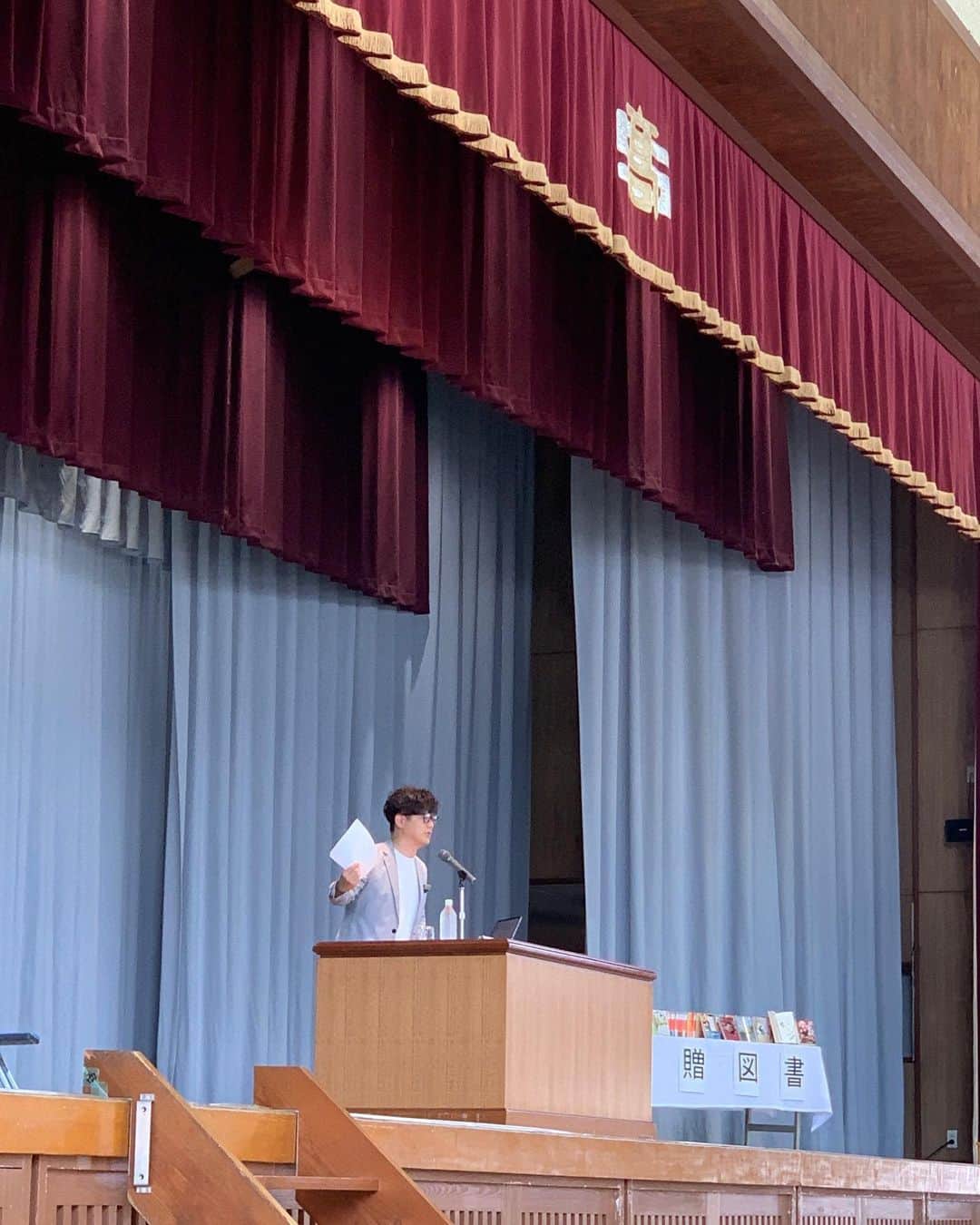 坂本眞一のインスタグラム：「先日、公益財団法人一ツ橋文芸教育振興会と愛媛新聞社主催による講演会を、松山南砥部分校、松山南高校で行いました。高校生達の夢に溢れた真っ直ぐで真剣な瞳に大変刺激を受けました！御協力頂いた松山の方々の温かさに感謝しています。ありがとうございました！」