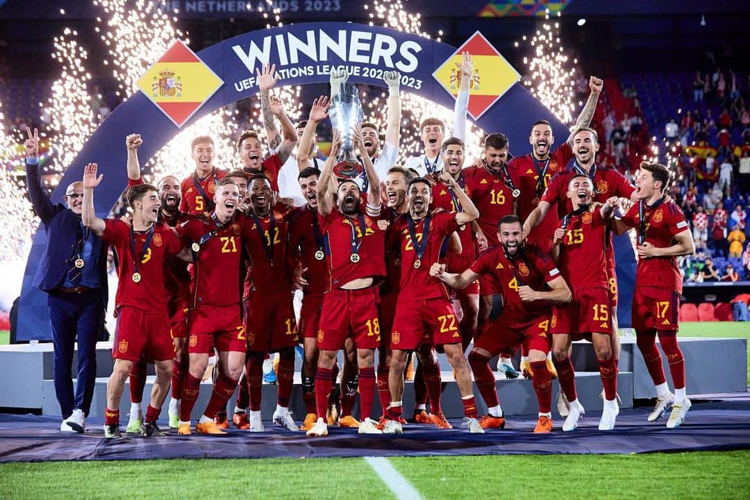 ロドリゴ・モレノ・マチャドのインスタグラム：「Campeones!! Viva 🇪🇸!!!」