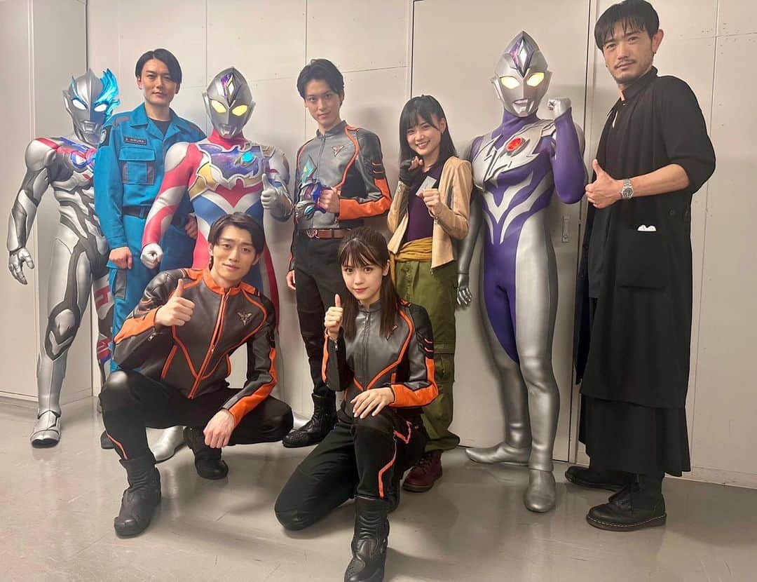 松本大輝さんのインスタグラム写真 - (松本大輝Instagram)「. 【ウルトラマンデッカー最終章】 グランドフィナーレ×バトンタッチ ご来場頂きありがとうございました！！  沢山の仲間に出会い、沢山ぶつかり合い、沢山笑い合い、お互いに助け合い、世界中の素敵なファンの皆様に出会い、1年間素晴らしい景色を見させていただきありがとうございました！！✨  また会いましょう！！😎👍  本当の戦いはここからだぜ！！  #ウルトラマンデッカー #ウルトラマンディナス #SCREENmode さん #影山ヒロノブ　さん #ウルトラマンブレーザー」6月19日 15時07分 - hiroki_matsumoto_official