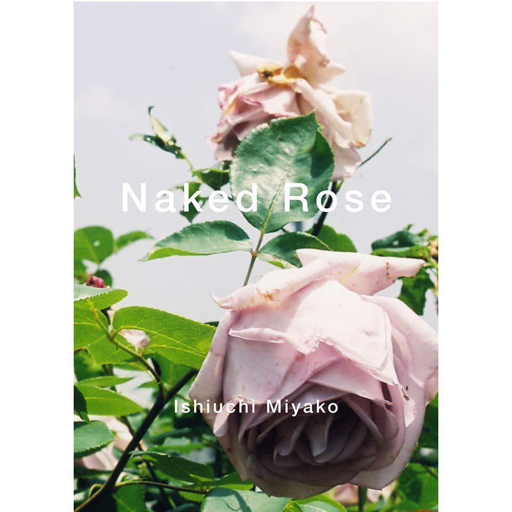 銀座 蔦屋書店さんのインスタグラム写真 - (銀座 蔦屋書店Instagram)「【トークイベント・サイン会】石内都 作品集「Naked Rose」発売記念  この度、銀座 蔦屋書店では、日本を代表する写真家・石内都さんの『Naked Rose』の刊行を記念して、トークイベントを開始いたします。暫く撮っていなかったという『薔薇』をテーマにした今作を通して、改めて『薔薇』を好きになったと作家は語っています。 今回のトークイベントでは、それまでの過程や写真集になるまでの作家の心情やプロセスを本人の言葉でトークしていただきます。   「大好きだった薔薇がある日飽きてしまい、買って飾る事も見る事もなくなって久しい頃、薔薇を撮りませんか、と依頼があった。花を撮影したことはことは今までなかったが、薔薇である。 忘れていた薔薇を撮ることにした。薔薇の花は朝日と共に蕾が開き、その瞬間に芳醇な香りを放ち、時間と共にその香りは薄れてしまう。ここに登場する薔薇達は香り立つ薔薇と違って時間を受け止めた薔薇達だ。開花して香りが欠けた花弁の上に太陽の光が注がれ、時々雨や風が降りしきり、時間が刻一刻と全身に浸透して枯れていく。花弁は人肌に近く、花形は性器に近い。 この撮影のきっかけは薔薇の香水の研究書にそえる写真だった。しかし私の薔薇の写真は香水の研究にあまり役に立たず、作品として自立してしまった。美しさや香りとしての薔薇の見方よりも生命のひとつのカタチとしての薔薇、時間の経過を受けとめる身体のしての薔薇。そして次の芽吹きの為にバッサリ切られて捨てられる。そのプロセスが植物ならではの物語として興味深く、改めて薔薇が好きになったのである。」 ―石内都「Naked Rose」より   是非、ご参加下さい。   [対象書籍のご案内] 『Naked Rose』 出版社：SUPER LAB 価格：5,940円（税込） w12.4 x h18.2 cm 104 ページ、57 イメージ　上製本   [登壇者プロフィール] 石内 都　(いしうち みやこ) 1947年群馬県桐生市生まれ。神奈川県横須賀市で育つ。1979年に「Apartment」で第4回木村伊兵衛写真賞を受賞。2005年、母親の遺品を撮影した「Mother’s」で第51回ヴェネチア・ビエンナーレ日本館代表作家に選出される。2013年紫綬褒章受章。2014年には「写真界のノーベル賞」と呼ばれるハッセルブラッド国際写真賞を受賞。作品は、東京国立近代美術館、東京都写真美術館、横浜美術館、ニューヨーク近代美術館、J・ポール・ゲティ美術館、テート・モダン等に収蔵されている。   [イベント開催日時] 会期：2023年6月30日(金) 時間：19:30～21:00 ※サイン会は20時30分～21時頃の開始を予定しております。 ※サイン入の対象本は新刊作品集「Naked Rose」となります。   [開催会場] 会場：銀座 蔦屋書店　BOOK EVENT SPACE 定員：40名様　先着お申し込み順 企画・協力：スーパーラボ ※オンライン配信はございません。   [参加条件] イベントチケット予約・販売サービス「イベントマネージャー」にて、以下のいずれかをご購入いただいたお客様   [イベントのお申込み] ①書籍付きイベント参加券　『書籍「Naked Rose」5,940円 (税込み ／ 参加券)   ②イベント参加券　1,000円 (税込み ／ 参加券)   【お申込み締め切り日時】 2023年6月30日(金)　10:00まで   ▶イベントのお申込みはこちら https://store.tsite.jp/ginza/event/art/34221-1513530614.html @superlabostoretokyo @ginzatsutayabooks_photofashion #石内都　#miyakoishiuchi　#rose　#植物写真 #花写真　#写真 #フォトグラファー #photo #photography #photograph #photographer #subculture #gsix #ginzasix #銀座 #蔦屋書店 #ginza #銀座蔦屋書店 #ginzatsutayabooks #tsutayabooks」6月19日 15時16分 - ginza_tsutayabooks