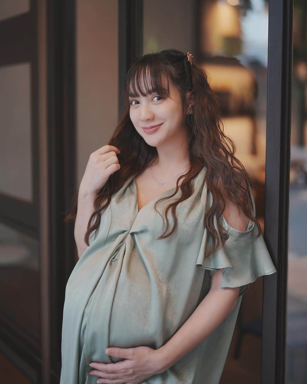 インヤのインスタグラム：「อีก 2 วัน เจอกันนะลูก 👶🏻🍼  มันตื่นเต้นยังไงไม่รู้  ปล. นนขึ้นมาเยอะมาก ลดยังไงก่อน 🤣 #แม่ๆคนไหนมีคำแนะนำดีๆแชร์ไว้ได้นะคะ」