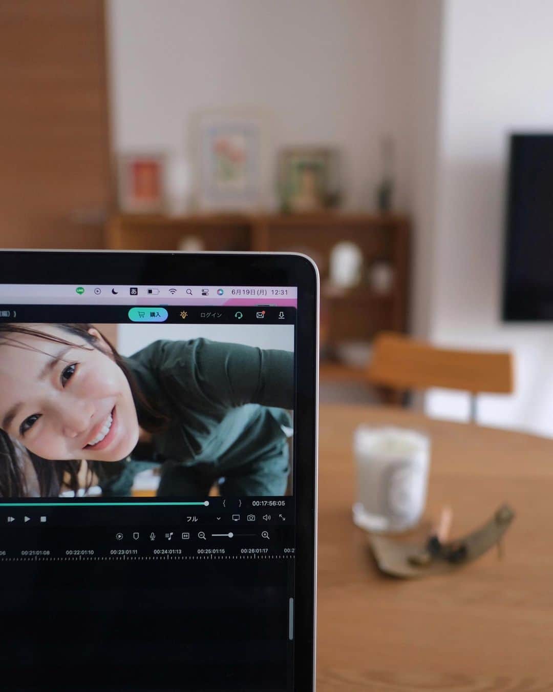 猪鼻ちひろのインスタグラム：「YouTube購入品紹介アップしました♡ 総額は計算をやめました←笑  2.3枚目はサムネ用に撮った写真。 (すしざんまいになりがち)  4.5枚目は入れたかったのに間に合わなかった、ふたつ。 (カメラストラップと、レザーのお洒落BOX)  編集は相変わらずお仕事の合間を縫ってやっていて ゼーハーヒーヒー言ってます😆笑  ので、ぜひダラダラしながら流し見で 観ていただけたらとても嬉しいです♡ #YouTube  #蕎麦とか…のあと寝そうなのはちゃんとカット済み😉笑」