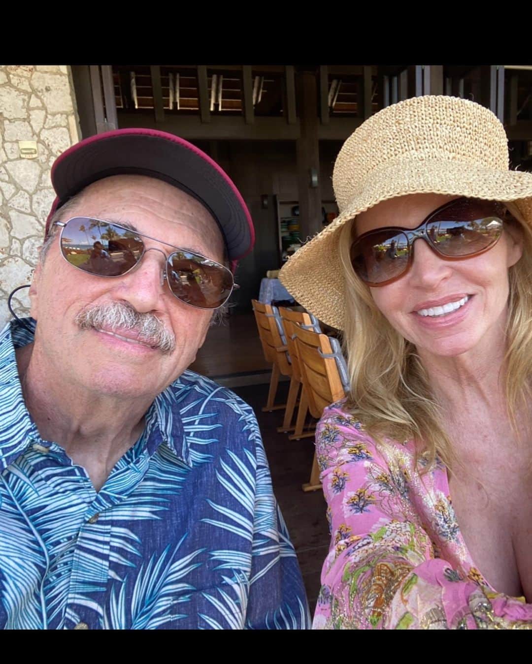 カミール・グラマーのインスタグラム：「Happy Father’s Day to my wonderfully entertaining, smart, kind and caring father. ❤️ Your dry sense of humor and big heart helped our family get though some very difficult times. Thank you for being there for us. Not mention teaching us how to swim at a young age ☺️❤️」