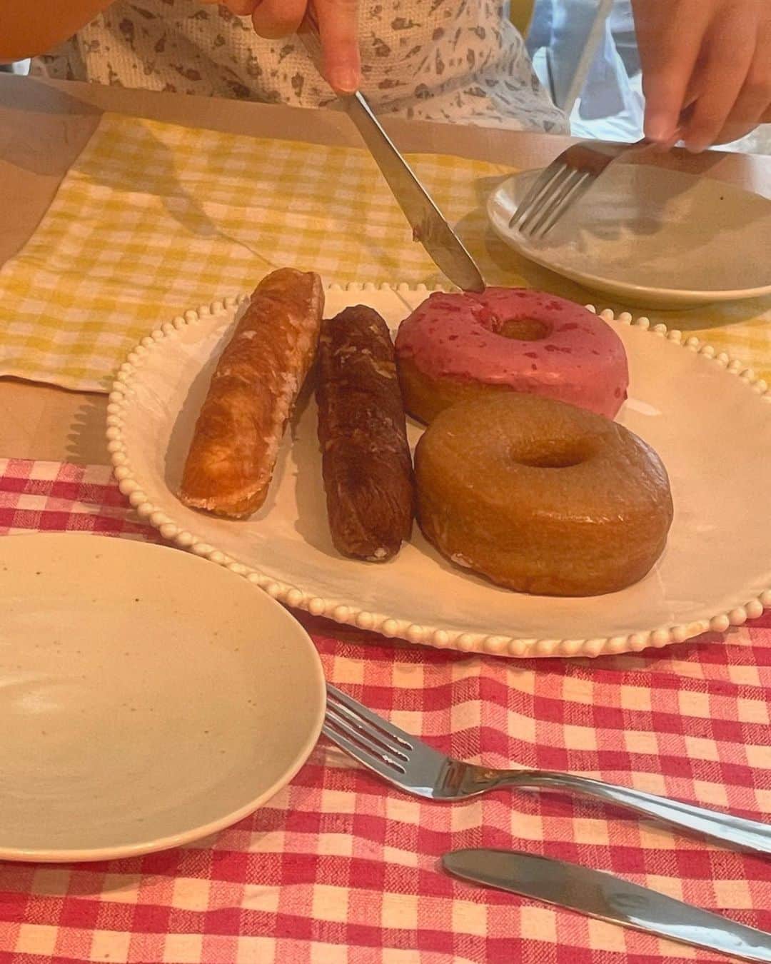 のインスタグラム：「超高カロリーな幸せ満点朝ごはんwith sis #思い出アーカイブ投稿」