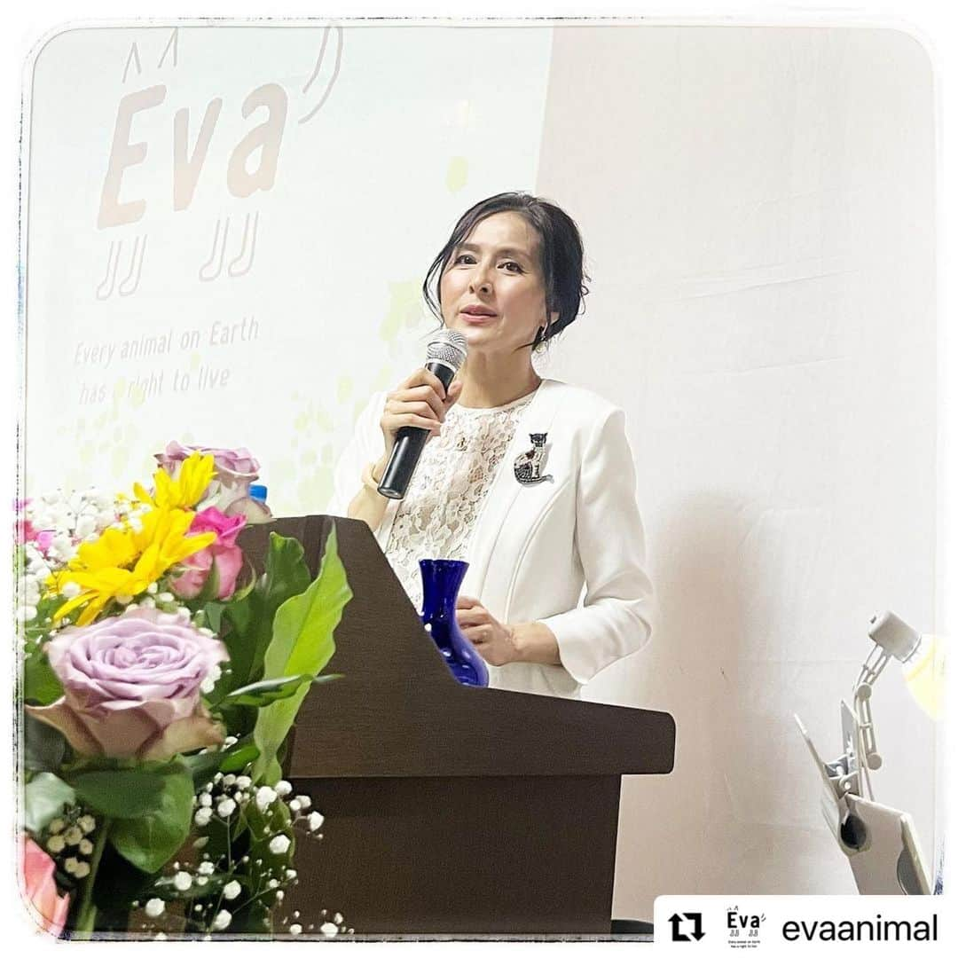 杉本彩さんのインスタグラム写真 - (杉本彩Instagram)「#Repost @evaanimal with @use.repost ・・・ 6月18日（日）、Evaは、静岡県葵区にあります玄祐寺様にお招きいただき「保護動物のことを知ってください」と題し動物愛護の講演をいたしました。  法律や、現在どのようなことが起きているかといった動物虐待の問題、そして最近は特に「保護犬・保護猫」といったワードが浸透してきて、テレビ番組でもたびたび放映されていますが、そんな保護動物はそもそもどう生まれて飼い主のいない動物になってしまうのか、根本的な問題についてお話ししてきました。  貴重な日曜の午後に、会場にお集まりいただき耳を傾けてくださった皆様、どうもありがとうございました。 https://www.eva.or.jp/2023action  #玄祐寺 #動物愛護講演 #保護動物 #保護犬 #保護猫 #動物虐待は犯罪です #動物虐待に厳罰を #動物環境福祉協会eva #杉本彩」6月19日 21時23分 - sugimoto_aya0719