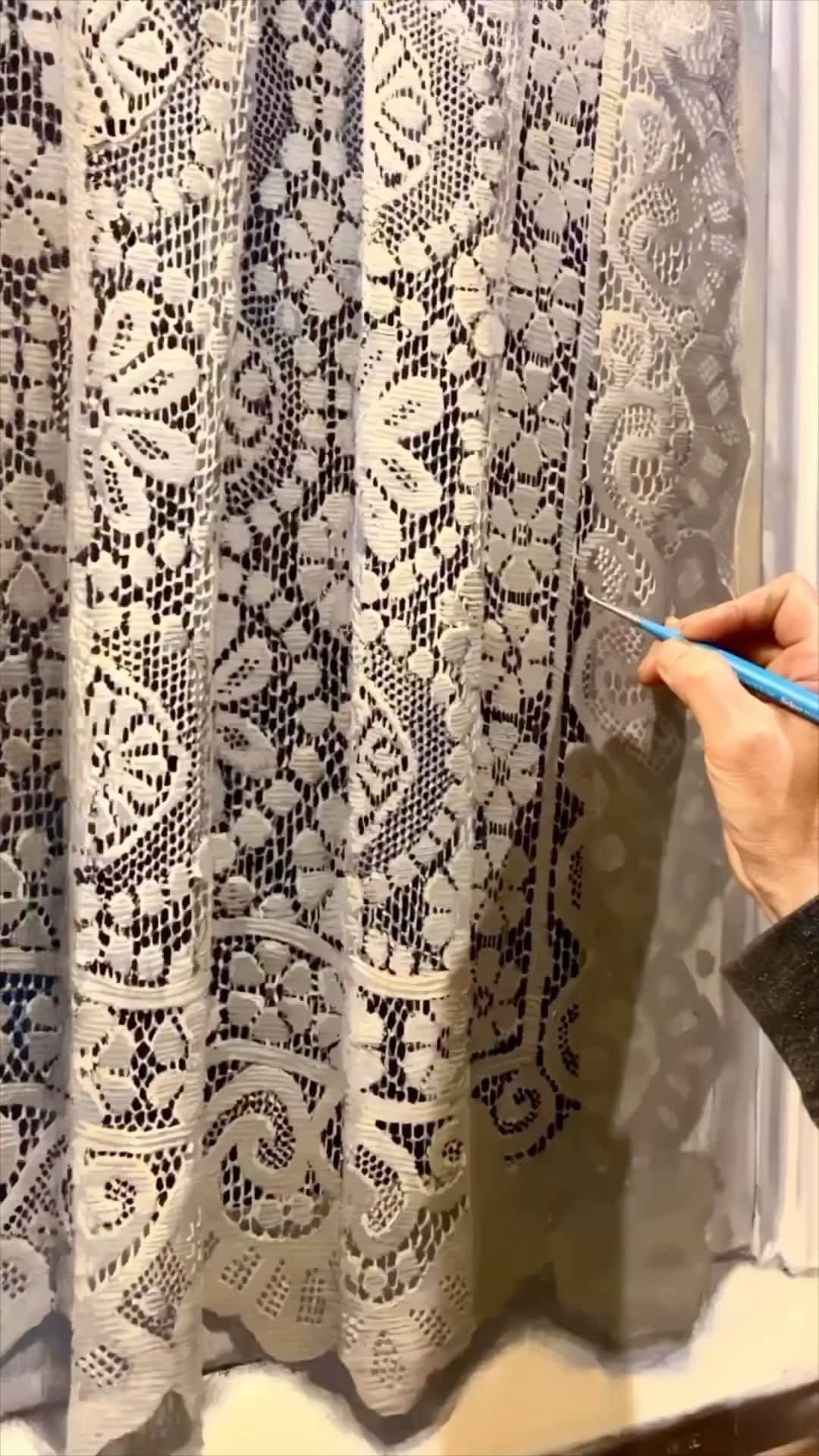 StreetArtGlobeのインスタグラム：「So you’re telling us this isn’t real fabric?! 🤯 On the painting easel with @leeahjoo ❤️」