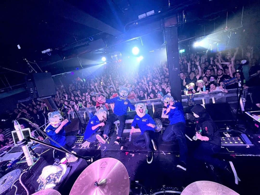 Man With A Missionさんのインスタグラム写真 - (Man With A MissionInstagram)「Had a great night in Manchester Wolves on Parade at the Rebellion  Cheers to the people of the Madchester！  #manwithamission  #wolvesonparade  #manchester  #rebellion #uk #madchester  #thestoneroses #neworder #happymondays  #thecharlatans」6月19日 15時58分 - mwamofficial