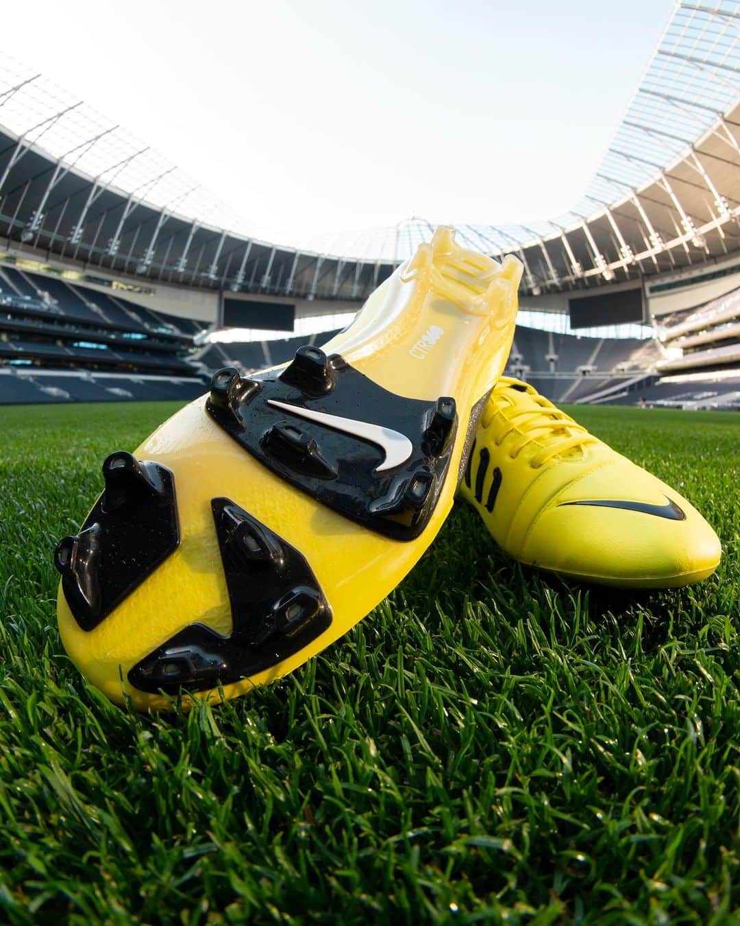 ナイキフットボールさんのインスタグラム写真 - (ナイキフットボールInstagram)「Just landed. 🚀 The Nike CTR360 Maestri III. Get it while you can. #NikeFootball  📸: @prodirectsoccer」6月19日 16時00分 - nikefootball