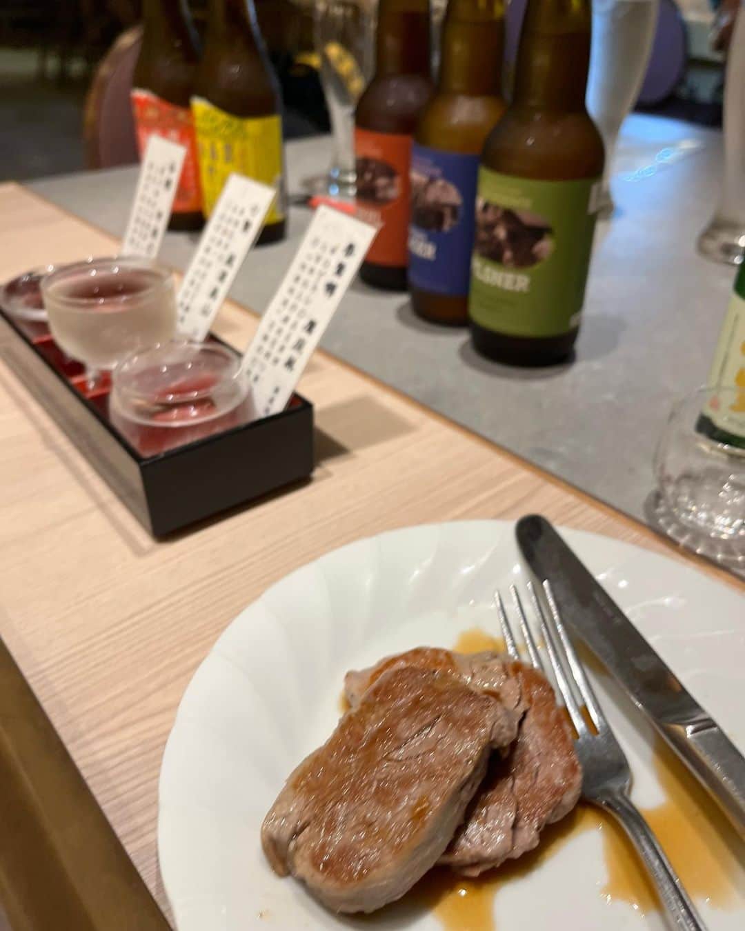 渋谷恭子さんのインスタグラム写真 - (渋谷恭子Instagram)「ホテルふじ @hotel_fuji さんの夕食はあらゆる年代に人気の創作バイキングを選びました！  和・洋・中・スイーツのバラエティー豊かな料理を好きなだけ❤️  今回は和食を中心に選んで、一緒に頂いたのはもちろん日本酒🍶🇯🇵  甲斐の銘酒が揃ってて嬉しい😊 @shichiken_sake は昔から馴染みがあるけど、日本酒に興味を持つようになったのは最近だから、これから飲み比べたい！  今回はあんまりたくさん飲めなかったから 次はたくさん飲みたいなぁ💕  #日本酒🍶 #七賢 #山梨銘醸 #日本酒好きな人と繋がりたい #唎酒 #唎酒師 #夕食 #ホテルふじ #山梨観光 #山梨 #山梨県 #山梨グルメ #旅先 #旅先グルメ #石和 #石和温泉」6月19日 16時05分 - kyoko.86