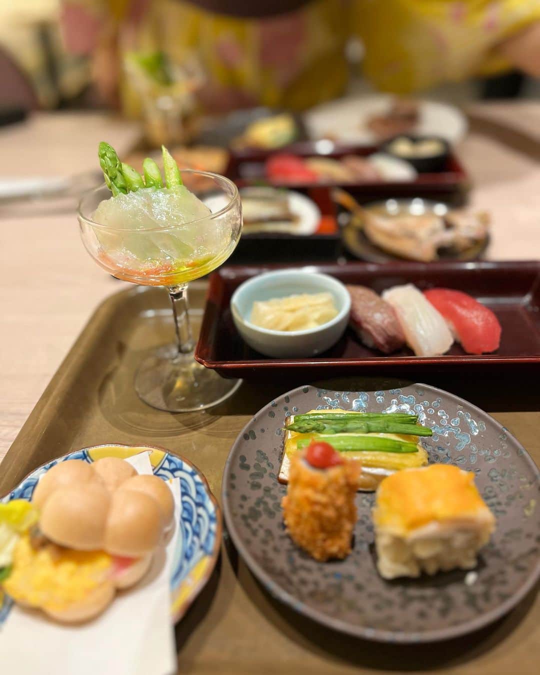 渋谷恭子さんのインスタグラム写真 - (渋谷恭子Instagram)「ホテルふじ @hotel_fuji さんの夕食はあらゆる年代に人気の創作バイキングを選びました！  和・洋・中・スイーツのバラエティー豊かな料理を好きなだけ❤️  今回は和食を中心に選んで、一緒に頂いたのはもちろん日本酒🍶🇯🇵  甲斐の銘酒が揃ってて嬉しい😊 @shichiken_sake は昔から馴染みがあるけど、日本酒に興味を持つようになったのは最近だから、これから飲み比べたい！  今回はあんまりたくさん飲めなかったから 次はたくさん飲みたいなぁ💕  #日本酒🍶 #七賢 #山梨銘醸 #日本酒好きな人と繋がりたい #唎酒 #唎酒師 #夕食 #ホテルふじ #山梨観光 #山梨 #山梨県 #山梨グルメ #旅先 #旅先グルメ #石和 #石和温泉」6月19日 16時05分 - kyoko.86