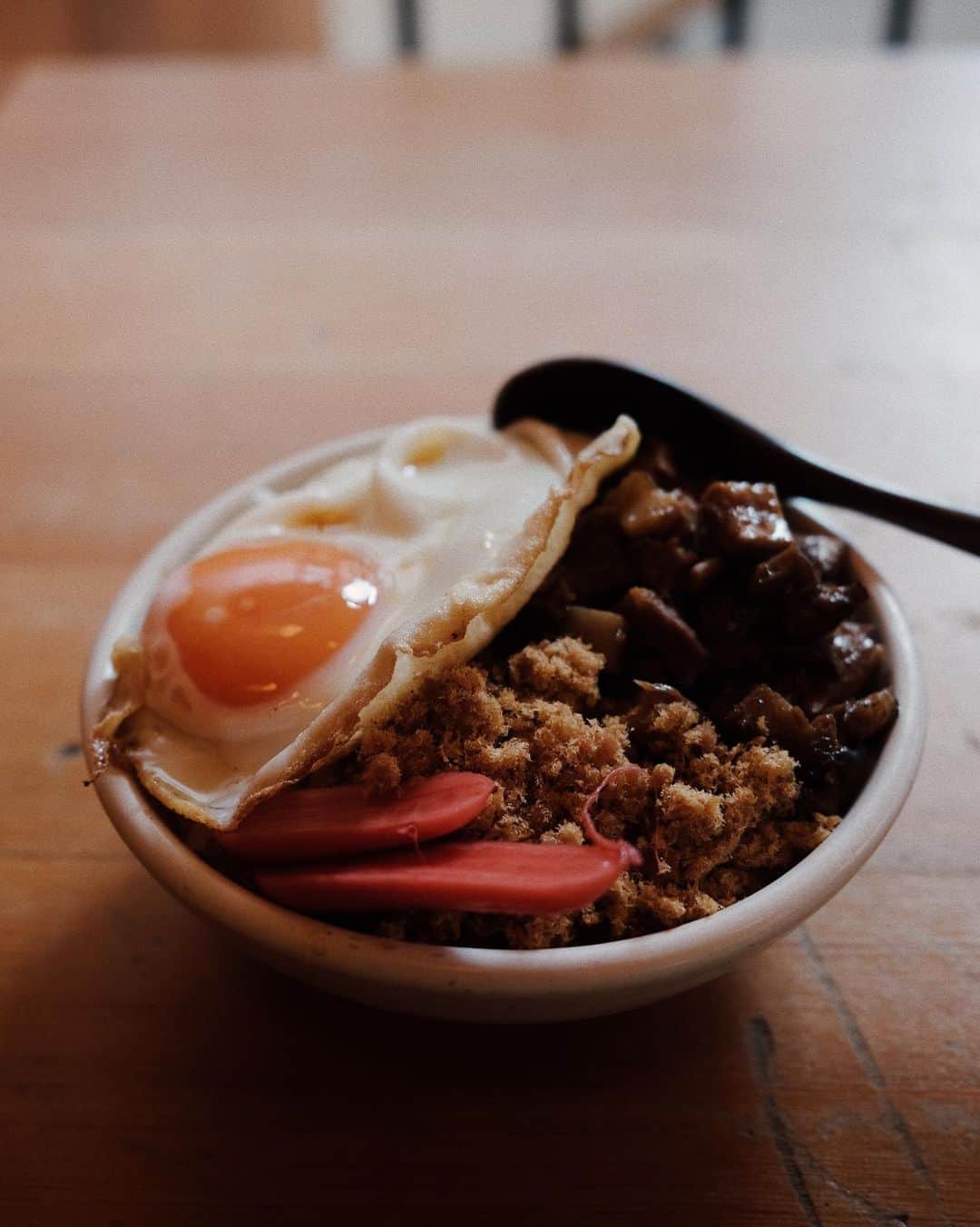 徐琁さんのインスタグラム写真 - (徐琁Instagram)「在倫敦吃到包炸雞的包子跟滷肉飯 還是蠻幸福的💕😆  而且店好可愛～」6月19日 16時08分 - cos55555
