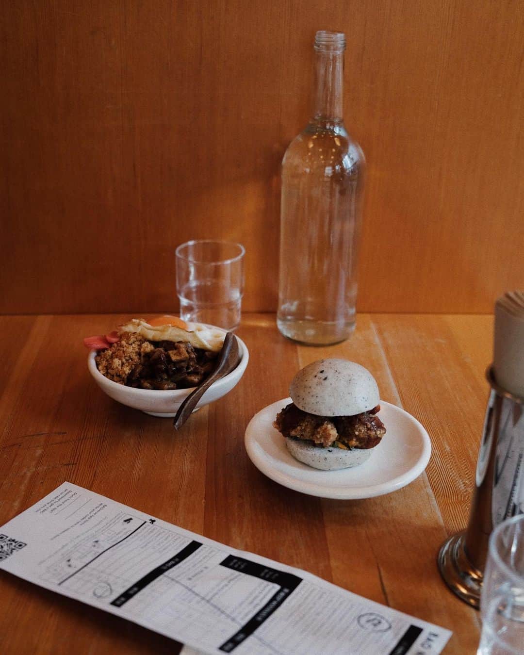 徐琁さんのインスタグラム写真 - (徐琁Instagram)「在倫敦吃到包炸雞的包子跟滷肉飯 還是蠻幸福的💕😆  而且店好可愛～」6月19日 16時08分 - cos55555