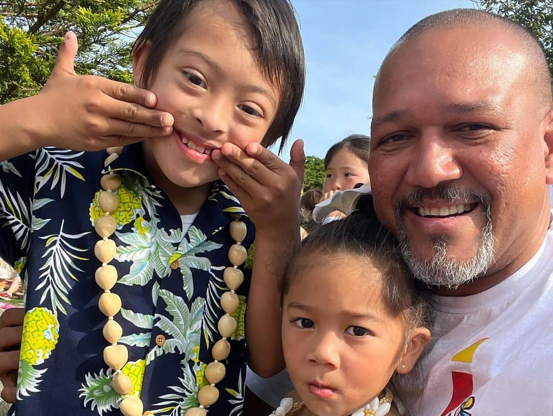 アレックス・ラミレスさんのインスタグラム写真 - (アレックス・ラミレスInstagram)「Thank you God for my wonderful family! Happy Father’s Day to my Papa Ramón , Alex David and to Miho for making me a Blessed Papá of 4 beautiful children! Kampai 🍻 happy Father’s Day to all of you whom God have blessed with children! #happyfathersday #mypapa #myson #mychildren #mywife #enjoy #godisgood #ramichan #ramichanlegendinjapan #ramichanhof2023 #ramichanfamily #vamos」6月19日 16時16分 - ramichan3