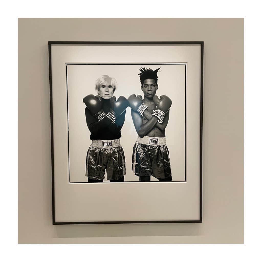 稲沢朋子さんのインスタグラム写真 - (稲沢朋子Instagram)「@fondationlv  タイミング良く〜Basquiat×Warhol がやっていたので観に行ってきました！ こんなにも沢山の作品がある事に感動。 なんとも2人がチャーミングなこと💛 近代的な建物で私はそちらにも興味津々✨ 建築家って素晴らしい！！  #Paris #emilyinparis #巡り #🇫🇷 #アイテムタップしてね」6月19日 16時17分 - ina_tomo