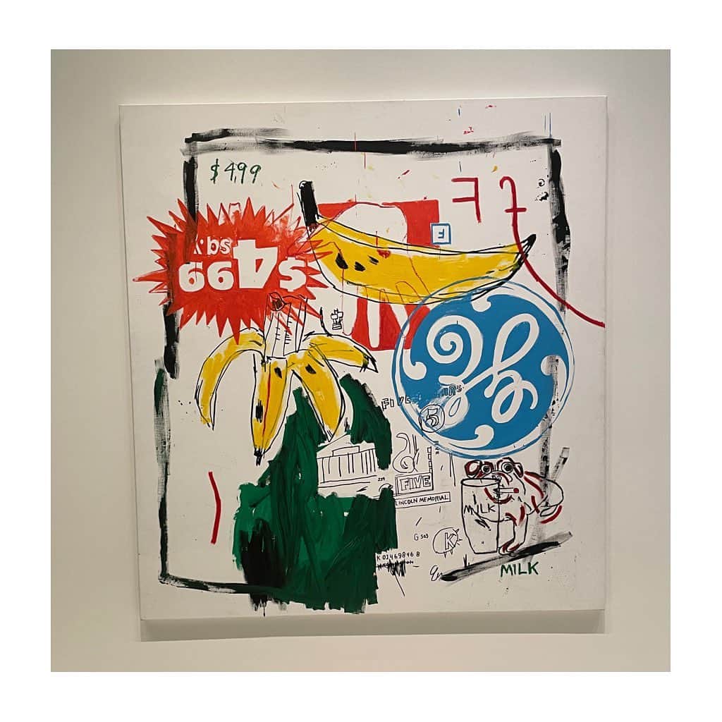 稲沢朋子さんのインスタグラム写真 - (稲沢朋子Instagram)「@fondationlv  タイミング良く〜Basquiat×Warhol がやっていたので観に行ってきました！ こんなにも沢山の作品がある事に感動。 なんとも2人がチャーミングなこと💛 近代的な建物で私はそちらにも興味津々✨ 建築家って素晴らしい！！  #Paris #emilyinparis #巡り #🇫🇷 #アイテムタップしてね」6月19日 16時17分 - ina_tomo