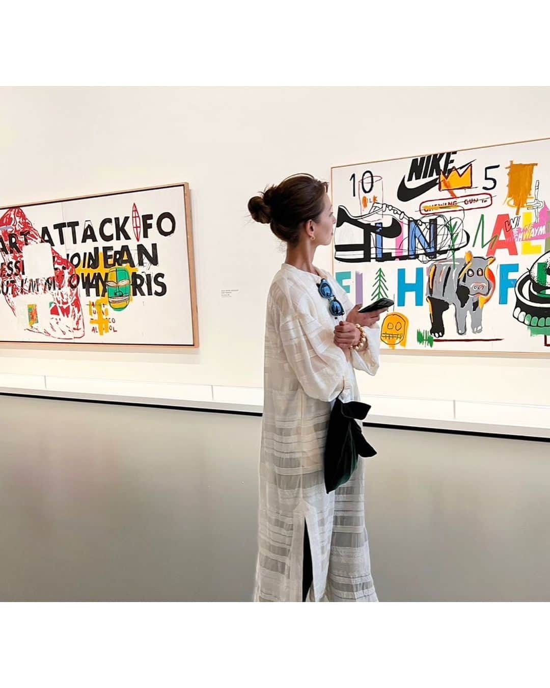 稲沢朋子さんのインスタグラム写真 - (稲沢朋子Instagram)「@fondationlv  タイミング良く〜Basquiat×Warhol がやっていたので観に行ってきました！ こんなにも沢山の作品がある事に感動。 なんとも2人がチャーミングなこと💛 近代的な建物で私はそちらにも興味津々✨ 建築家って素晴らしい！！  #Paris #emilyinparis #巡り #🇫🇷 #アイテムタップしてね」6月19日 16時17分 - ina_tomo