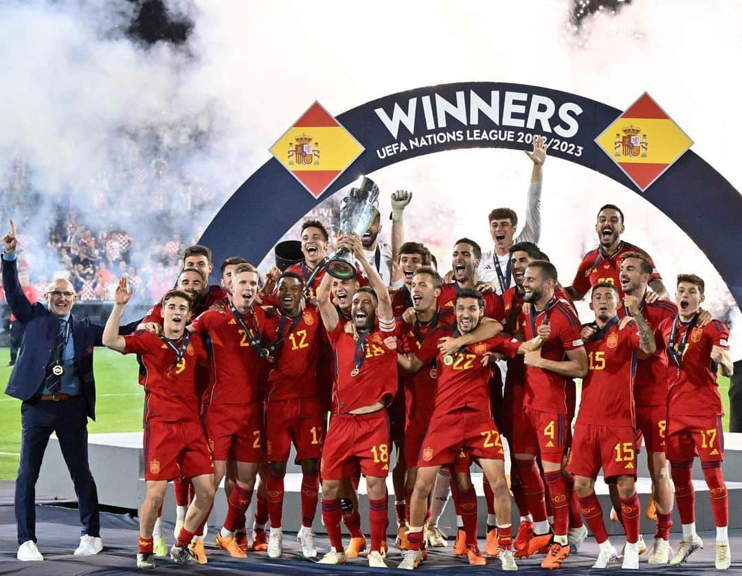 ヘスス・ナバスさんのインスタグラム写真 - (ヘスス・ナバスInstagram)「Orgulloso y muy feliz de volver a ganar con España y con estos compañeros, con los que formamos un equipo impresionante  @sefutbol」6月19日 16時23分 - jnavas16