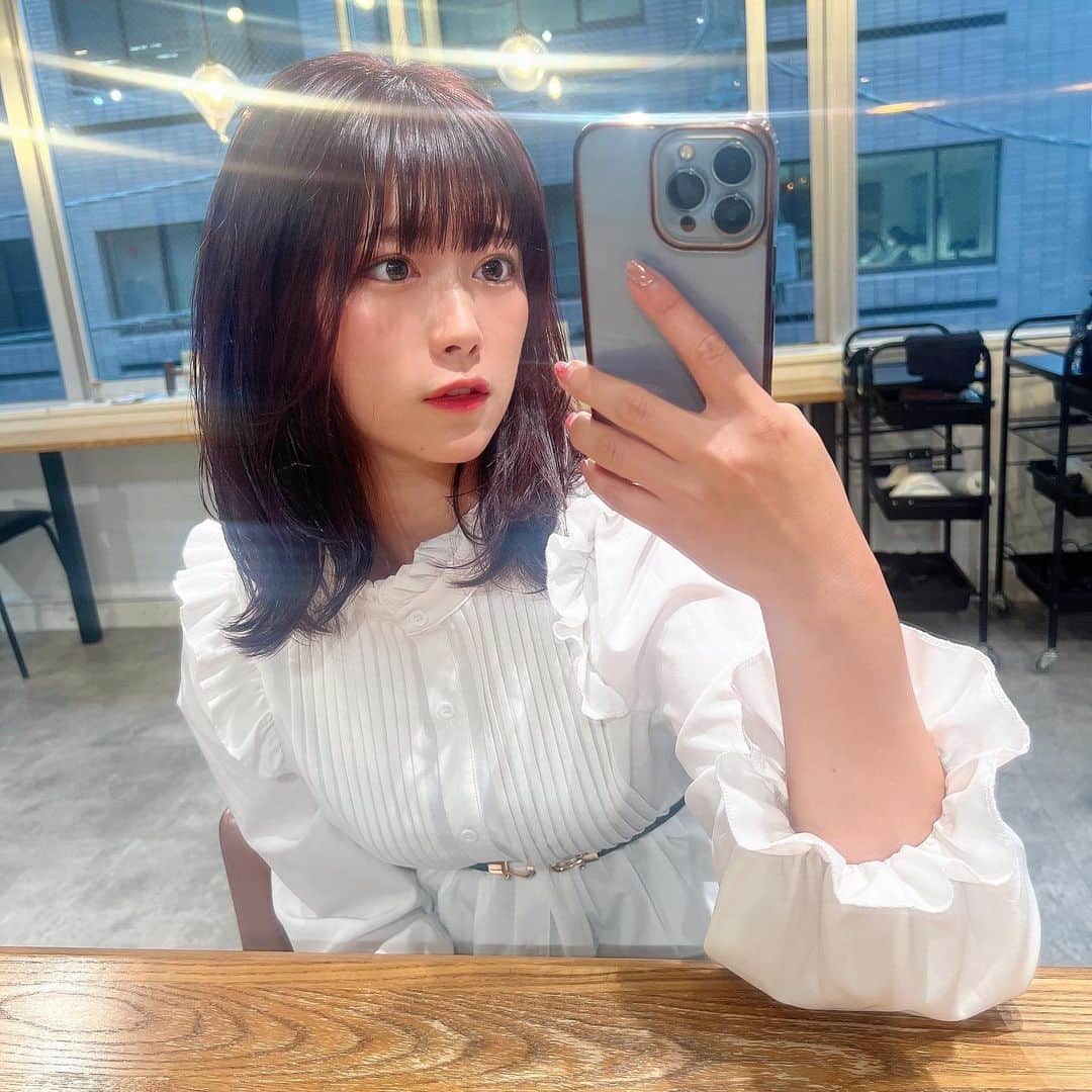 山内鈴蘭のインスタグラム：「ピンクベージュが一番テンション上がる😊🌸  @navile_mari8 さん 急遽お願いして艶々にしてもらいました❤️  紫外線浴びる私にとって、長持ち&ケアしやすいのが重要🔥  カラー落ちても綺麗でいられるのがnavile凄いなっていつも思う！！  夏は紫外線で髪も可哀想😭だから、月に2回くらい行くのでよろしくお願いしますー😘😘😘  #ヘアケア #美容室 #表参道美容室 #navile #ピンクベージュ #トリートメント #ヘアカラー #ピンクヘアー #ゴルフ女子 #ゴルフ好きな人と繋がりたい #紫外線ケア #私服」