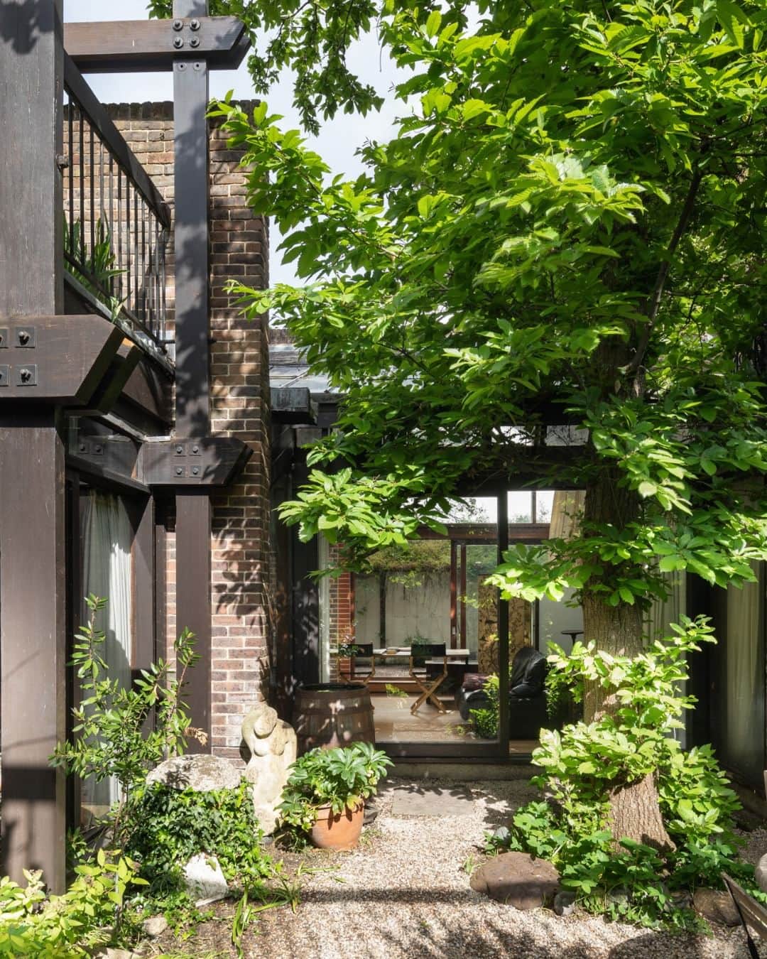 The Modern Houseさんのインスタグラム写真 - (The Modern HouseInstagram)「#forsale City Sanctuary: an exceptional Grade II-listed modernist home in Kentish Town, north-west London, with a Japanese-inspired garden.  See the link in our bio to view the full listing.  Torriano Cottages, London NW5.」6月19日 16時45分 - themodernhouse