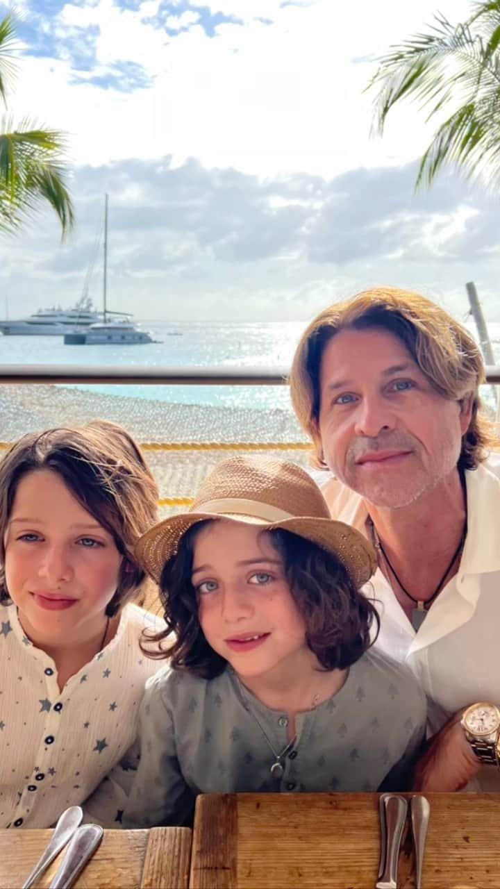 レイチェル・ゾーのインスタグラム：「There is no us without you @rbermanus ❤️ Our boys are the luckiest to have you to have the most fun with, eat anything I don't allow them, go on rollercoasters and just be totally and fully loved by you. We all love you beyond the galaxy and so grateful you chose us ❤️🙏🏻 #happyfathersday」