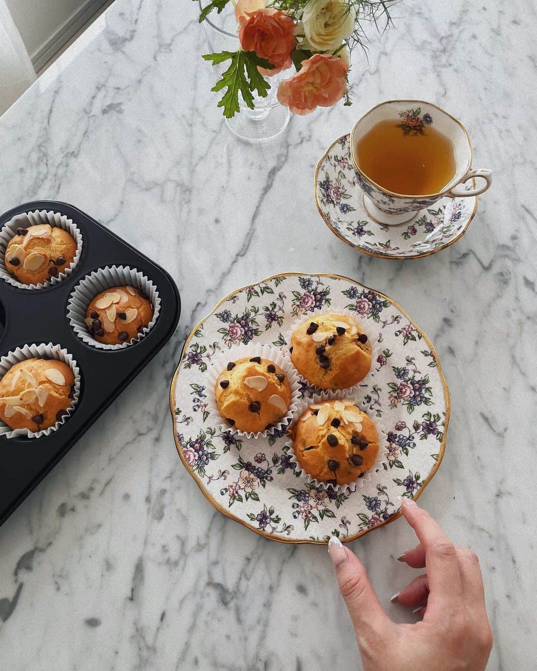 maari watanabe(まありん)のインスタグラム：「梅雨のお菓子作り🍪  #米粉マフィン #ヘルシーおやつ #アンティーク雑貨」