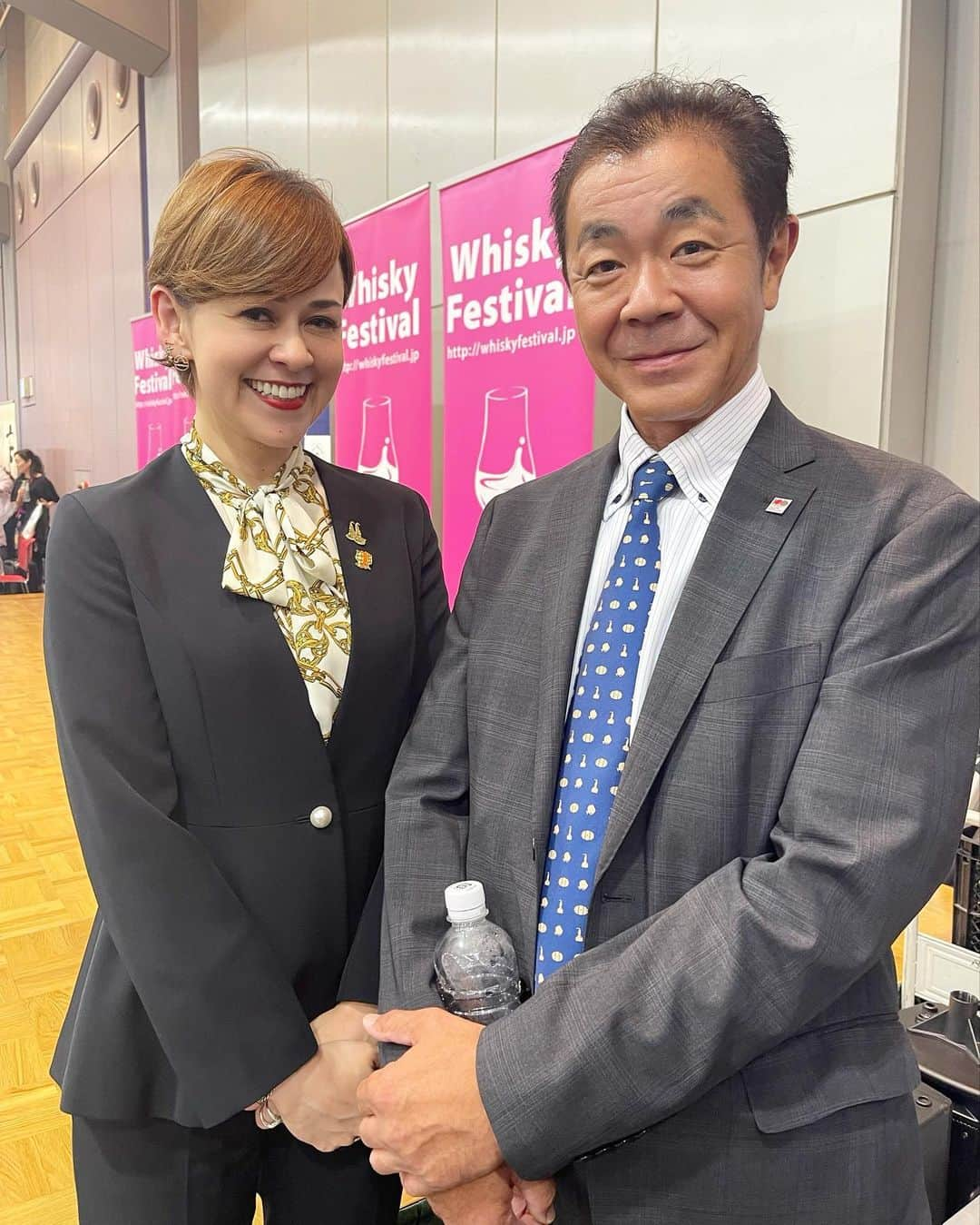 トムセン陽子さんのインスタグラム写真 - (トムセン陽子Instagram)「いつもお会いするたびに紳士で、凛としていらして、思わず写真をお願いしてしまう。。  「イチローズモルト」の肥土伊知郎さん。  嬉しそうな私。  #ウイスキー #ウイスキーフェスティバル #大阪 #イチローズモルト」6月19日 17時10分 - yokothomsen