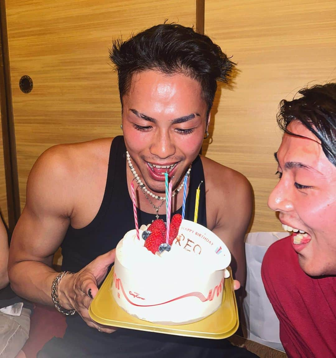 加藤玲大さんのインスタグラム写真 - (加藤玲大Instagram)「today's my birthday🌻  お母さん頑丈な身体に産んでくれてありがとう！❤️‍🔥  出会ってくれたみんなのおかげで今の自分がいます！ 俺を俺にしてくれてありがとう！  #神様来世も俺にして下さい」6月19日 17時06分 - bboy_reo19