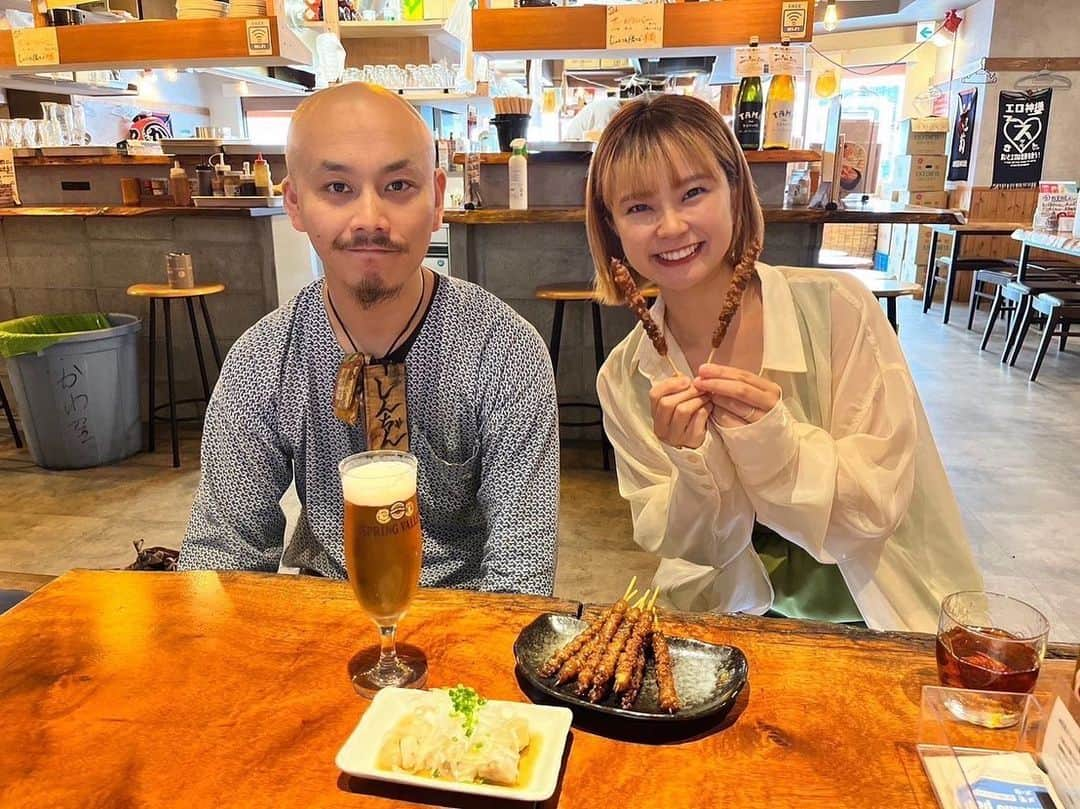 KBCラジオさんのインスタグラム写真 - (KBCラジオInstagram)「【🍺#キリンビール クラフトビールでハッピーアワー 🍺】 ⁡ @kirin_brewery   6月16日(金)放送🆕 ⁡ こんばんは‼️ クラフトビール大好きタレント　くにさきなるみ です❗️  毎週金曜の夕方4:40ごろから 『キリンビール　クラフトビールでハッピーアワー！』放送中📻 放送から一週間以内なら radiko のアプリで全国どこからでも聴けるので ぜひよろしくお願いします💕 ⁡ 今回お伺いしたのは､､､ 博多かわ屋 博多祇園店　さん ⏩ @kawaya.official @kawaya_gionten  ⁡ 「かわ焼き」が大人気の「博多かわ屋」さん✨ 祇園店は、福岡のお祭りをモチーフにした味のある店内🏮 ⁡ 暑い夏にピッタリのメニューは 「スジぽん酢」とキリンスプリングバレーの新作「サマークラフトエール香」 の組み合わせで🍺💙🏖 ⁡ コラーゲンたっぷりのプルプル食感と、ポン酢のサッパリ感もたまらないスジぽん！✨ そこに合わせる、サマークラフトエールのトロピカルな香りと爽快な味わい！🍺 ⁡ くぅーーーーーー爽やかーーーーー🎐🎐🎐 ⁡ 7日間も焼き重ねて作るこだわりの 「かわ焼き」は #豊潤496 が大変よく合います✌️🍺❤️ ⁡ 6/13から発売が開始になった 新作の#サマークラフトエール香 (かおる)✨ もうみなさん飲まれましたか？？ 私のお友達や家族は、もう次々とファンになってます☺️ ⁡ なにこれ！すごく美味しい！と みんなびっくりしてました🤭 香り・トロピカルな爽やか感！ みなさんもぜひ楽しんでみて下さいね🍺🍃 ⁡ ﹋﹋﹋﹋﹋﹋﹋﹋﹋﹋﹋﹋﹋﹋﹋﹋﹋﹋ 【住所】 博多かわ屋 博多祇園店 ⁡ 【営業時間】 火～日 17:00～24:00（L.O.23:30） ⁡ 【定休日】 月曜日 ⁡ 【お店のInstagram】 ⏩ @kawaya.official  ⏩祇園店 @kawaya_gionten  ⁡ ﹋﹋﹋﹋﹋﹋﹋﹋﹋﹋﹋﹋﹋﹋﹋﹋﹋﹋ ⁡ ⁡ #kbcラジオ#kbc#KBCハッピーアワー #キリンビール#キリンクラフトビール #スプリングバレー#サマークラフトエール香 #豊潤496#シルクエール#タップマルシェ #クラフトビール#ビール党 #ビール好きと繋がりたい#ビール女子 #福岡グルメ#博多グルメ #福岡ランチ#博多ランチ #福冈午餐#福冈观光#福冈之旅 #후쿠오카점심 #후쿠오카관광 #후쿠오카여행 #福岡タレント #福岡リポーター #くにさきなるみ」6月19日 17時12分 - kbcradio_official