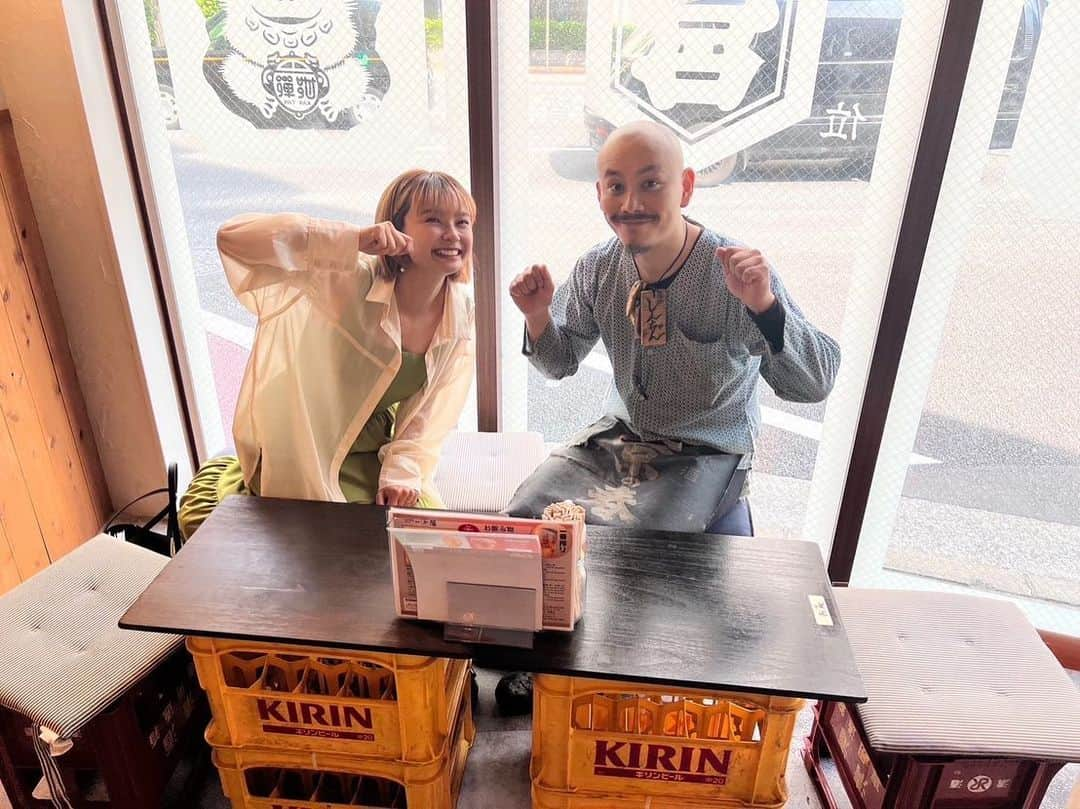 KBCラジオさんのインスタグラム写真 - (KBCラジオInstagram)「【🍺#キリンビール クラフトビールでハッピーアワー 🍺】 ⁡ @kirin_brewery   6月16日(金)放送🆕 ⁡ こんばんは‼️ クラフトビール大好きタレント　くにさきなるみ です❗️  毎週金曜の夕方4:40ごろから 『キリンビール　クラフトビールでハッピーアワー！』放送中📻 放送から一週間以内なら radiko のアプリで全国どこからでも聴けるので ぜひよろしくお願いします💕 ⁡ 今回お伺いしたのは､､､ 博多かわ屋 博多祇園店　さん ⏩ @kawaya.official @kawaya_gionten  ⁡ 「かわ焼き」が大人気の「博多かわ屋」さん✨ 祇園店は、福岡のお祭りをモチーフにした味のある店内🏮 ⁡ 暑い夏にピッタリのメニューは 「スジぽん酢」とキリンスプリングバレーの新作「サマークラフトエール香」 の組み合わせで🍺💙🏖 ⁡ コラーゲンたっぷりのプルプル食感と、ポン酢のサッパリ感もたまらないスジぽん！✨ そこに合わせる、サマークラフトエールのトロピカルな香りと爽快な味わい！🍺 ⁡ くぅーーーーーー爽やかーーーーー🎐🎐🎐 ⁡ 7日間も焼き重ねて作るこだわりの 「かわ焼き」は #豊潤496 が大変よく合います✌️🍺❤️ ⁡ 6/13から発売が開始になった 新作の#サマークラフトエール香 (かおる)✨ もうみなさん飲まれましたか？？ 私のお友達や家族は、もう次々とファンになってます☺️ ⁡ なにこれ！すごく美味しい！と みんなびっくりしてました🤭 香り・トロピカルな爽やか感！ みなさんもぜひ楽しんでみて下さいね🍺🍃 ⁡ ﹋﹋﹋﹋﹋﹋﹋﹋﹋﹋﹋﹋﹋﹋﹋﹋﹋﹋ 【住所】 博多かわ屋 博多祇園店 ⁡ 【営業時間】 火～日 17:00～24:00（L.O.23:30） ⁡ 【定休日】 月曜日 ⁡ 【お店のInstagram】 ⏩ @kawaya.official  ⏩祇園店 @kawaya_gionten  ⁡ ﹋﹋﹋﹋﹋﹋﹋﹋﹋﹋﹋﹋﹋﹋﹋﹋﹋﹋ ⁡ ⁡ #kbcラジオ#kbc#KBCハッピーアワー #キリンビール#キリンクラフトビール #スプリングバレー#サマークラフトエール香 #豊潤496#シルクエール#タップマルシェ #クラフトビール#ビール党 #ビール好きと繋がりたい#ビール女子 #福岡グルメ#博多グルメ #福岡ランチ#博多ランチ #福冈午餐#福冈观光#福冈之旅 #후쿠오카점심 #후쿠오카관광 #후쿠오카여행 #福岡タレント #福岡リポーター #くにさきなるみ」6月19日 17時12分 - kbcradio_official