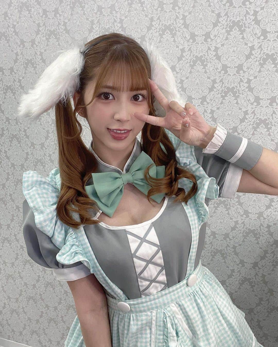 松本鈴香のインスタグラム：「久しぶりのイベントのお知らせです♡ ⁡ ⁡ 6/26にあんどて〜るさんにて 1日限定でお給仕させて頂くことになりました🤍  19:00〜23:00です ⁡ みんなとお酒飲んだり お話できる機会が久しぶりになるので 会いに来てくれると嬉しいです〜！ ⁡ 当時限定のオリシャンや ブロマイドも販売あるので ぜひぜひゲットしてください〜🫶🏻 ⁡ ⁡ 一緒にチェキ撮ろうね♡ 会えるの楽しみにしてます！！」