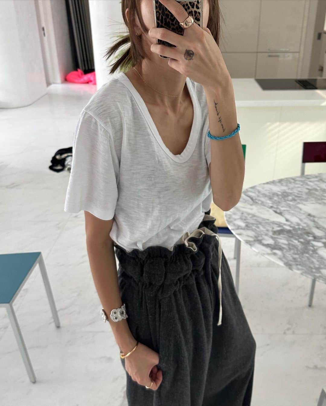 ユン・ヘジンのインスタグラム：「얘네 싹 다 오늘 20:00에 프리오더 오픈📢🎀 오늘 오픈하는 제품들은 모두 #설명해야대 아이템들임!!」