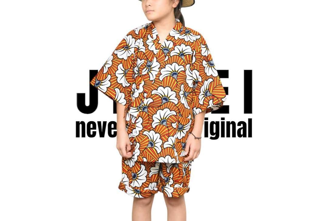 セレクトショップneveragainのインスタグラム：「2023ss  never again original  JINBEI  ずっと作りたかったオリジナルの甚平さん  初めての製作で一度に沢山作る事は難しかったのですが、今回ご用意した生地をほぼ使い切るほどのオーダーをいただき、本当にありがとうございました✨  オーダーからお渡しまで1ヶ月程度を予定しておりますので、夏休み前には確実に全てのお子さんへお渡ししたいと思っておりましたので、今週末のご予約分で今年の甚平製作を終了いたします  オーダー可能な柄は、画像の柄最後となりますが、ご検討中の方や気にかけてくださっている方がいらっしゃいましたら、ぜひ今週中にご連絡いただけましたらご対応させて頂きます  夏祭りやお家で花火をしたり夏のレジャーの際にたくさん着ていただけると嬉しいです✨  残りオーダー期間はわずかですが、よろしくお願い致します✨  告知後すぐにご注文頂いたお客様分が出来上がってきておりますので、近日中にご連絡させて頂きます✨        #kids #kids_japan  #ig_kids #instakids #instakidsfashion #kidsfashion #子供服 #鹿児島子供服  #鹿児島 #天文館」