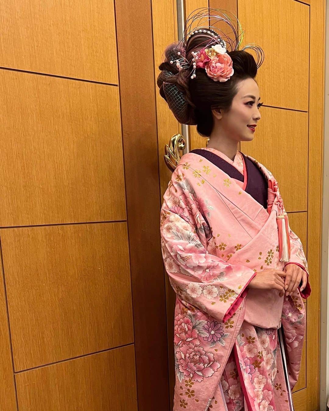 野木久美子さんのインスタグラム写真 - (野木久美子Instagram)「コロナがあけて 久しぶりの和装のお仕事。 やっとお世話になっていた先生方にお会いできました☺️🙏 ありがとうございました☺️🙏  #着物#👘#講師会#hair#make #kimono #kimonostyle #japanese」6月19日 17時32分 - nogikumigram